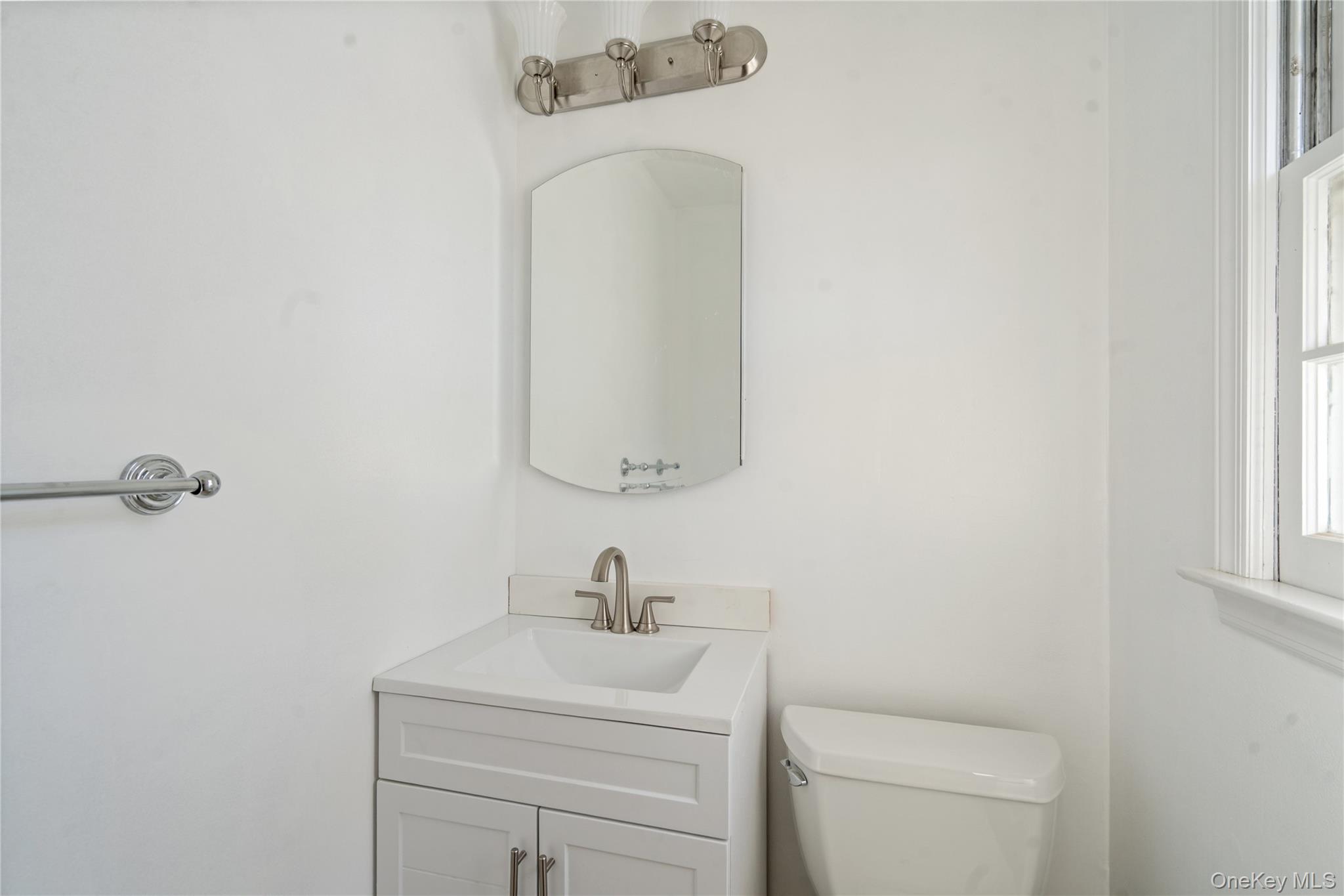 #9 photo, 332 Marcy Street, サフォーク郡 West Babylon , NY 11704