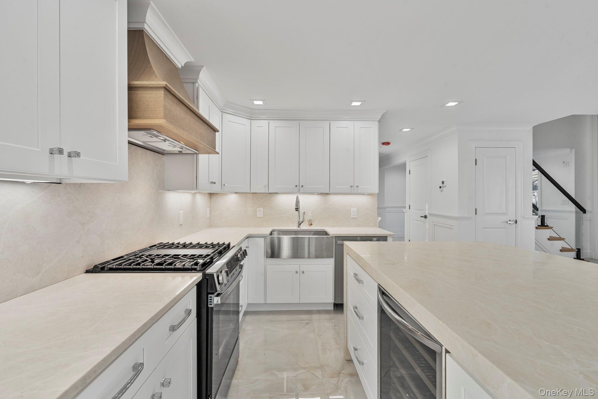 #12 photo, 33 6th Avenue, Massapequa Park , NY 11762