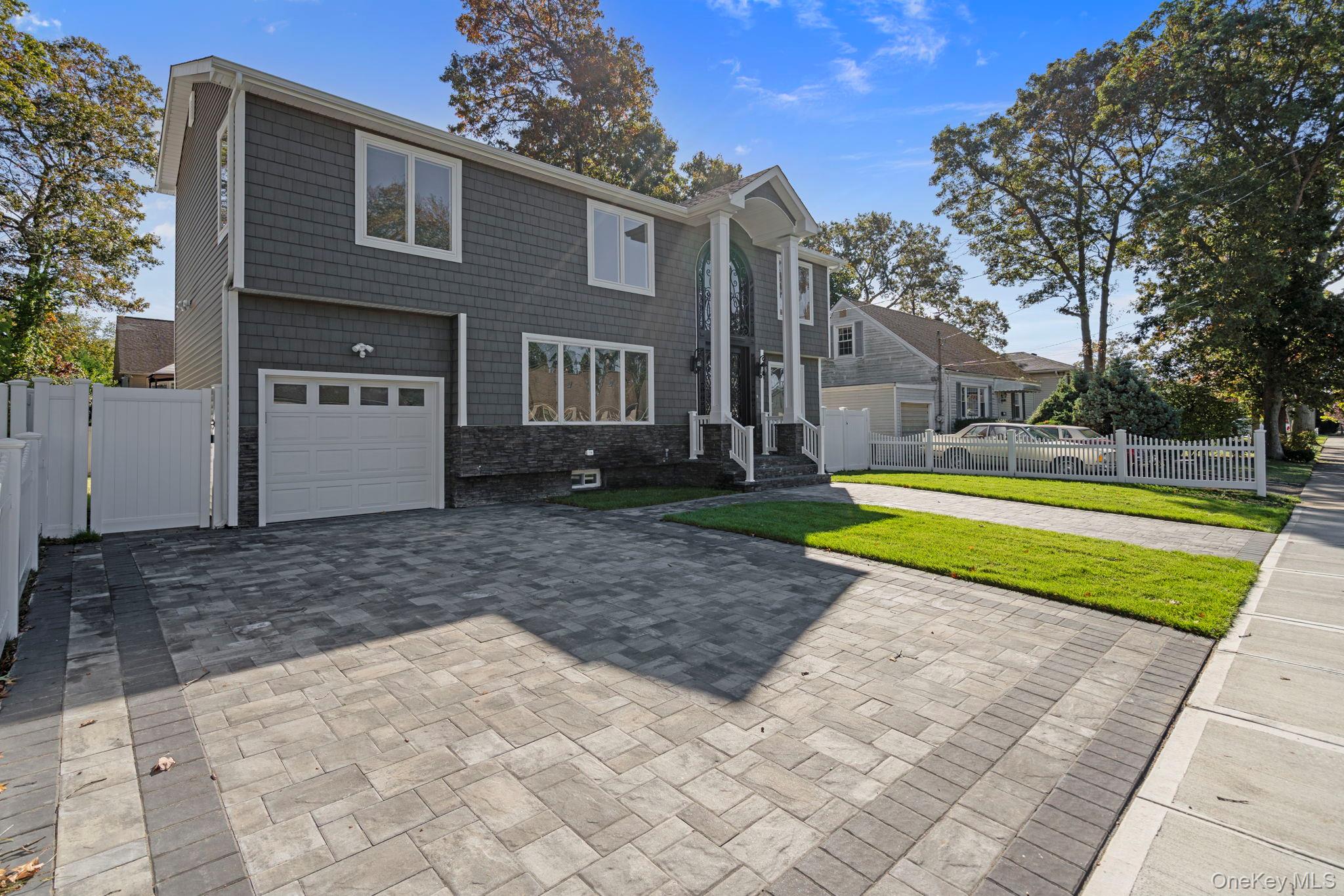 #3 photo, 33 6th Avenue, Massapequa Park , NY 11762