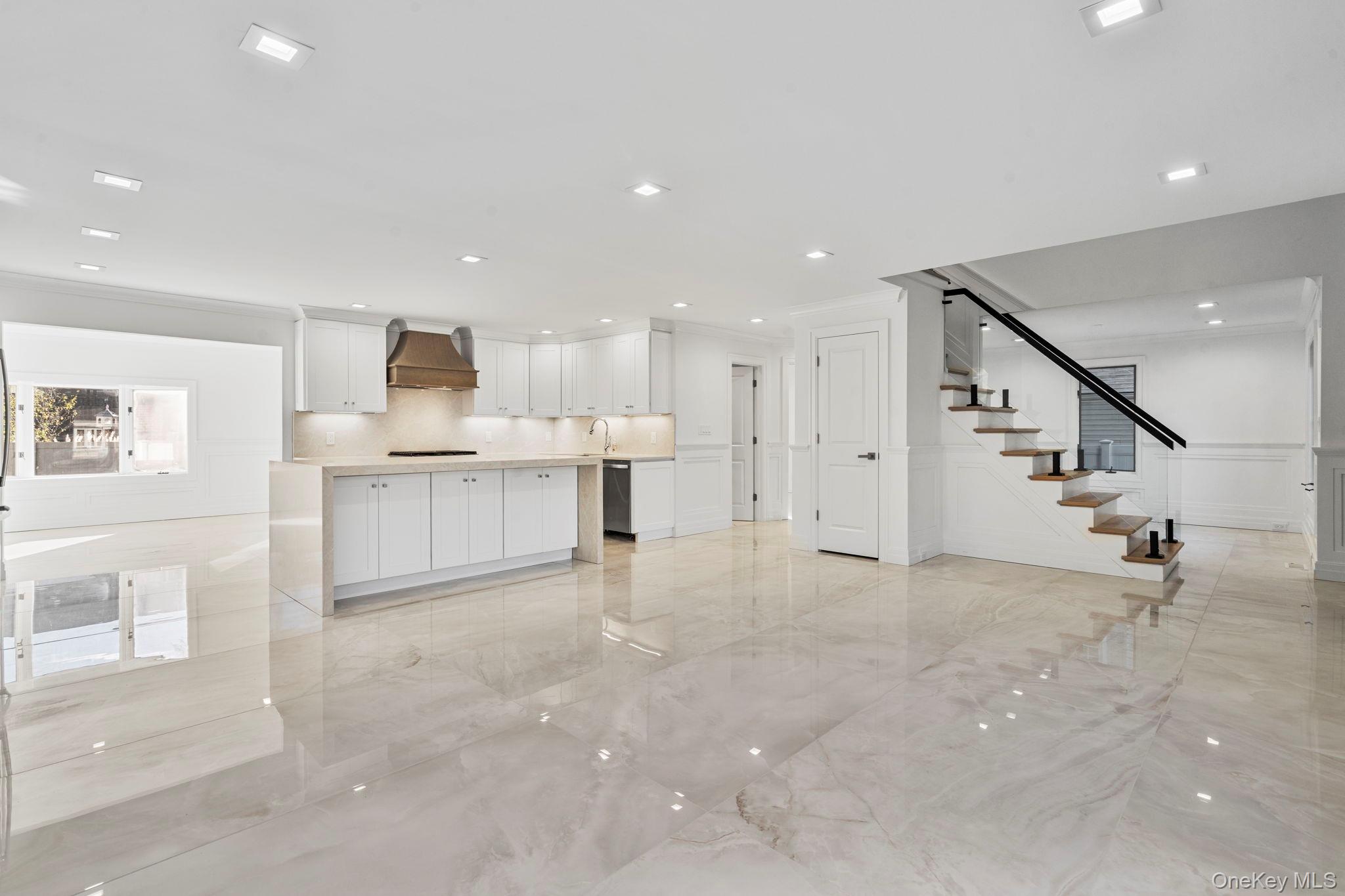 #7 photo, 33 6th Avenue, Massapequa Park , NY 11762