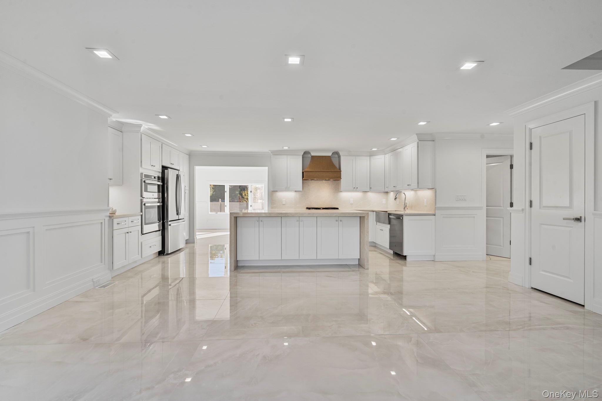 #8 photo, 33 6th Avenue, Massapequa Park , NY 11762