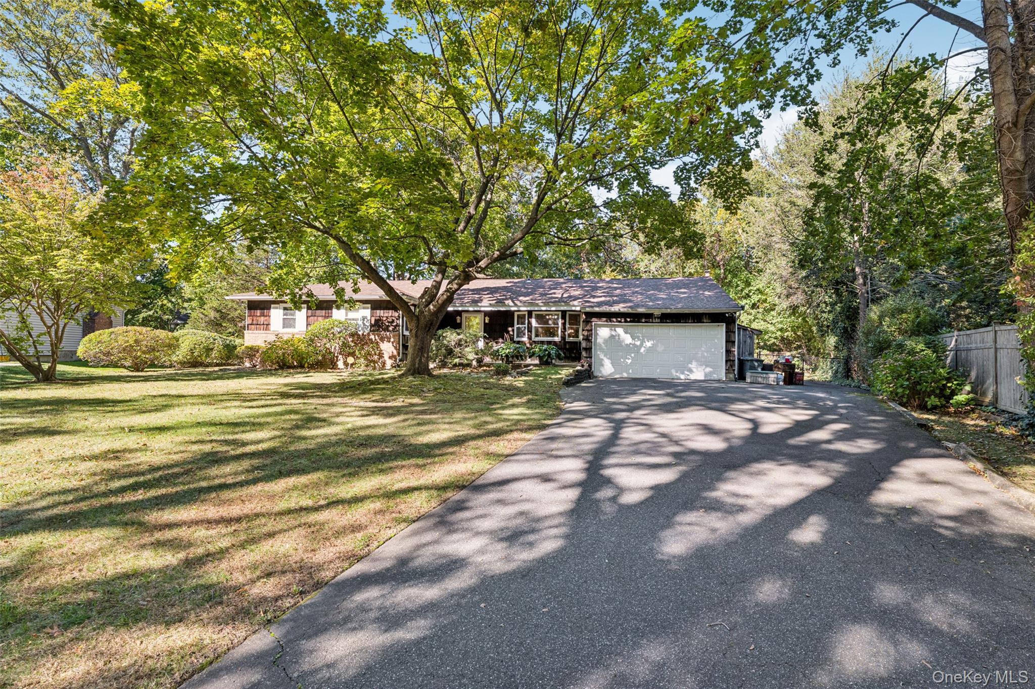 #1 photo, 10 Printer Court, सफ़ोक काउंटी Huntington Station , NY 11746