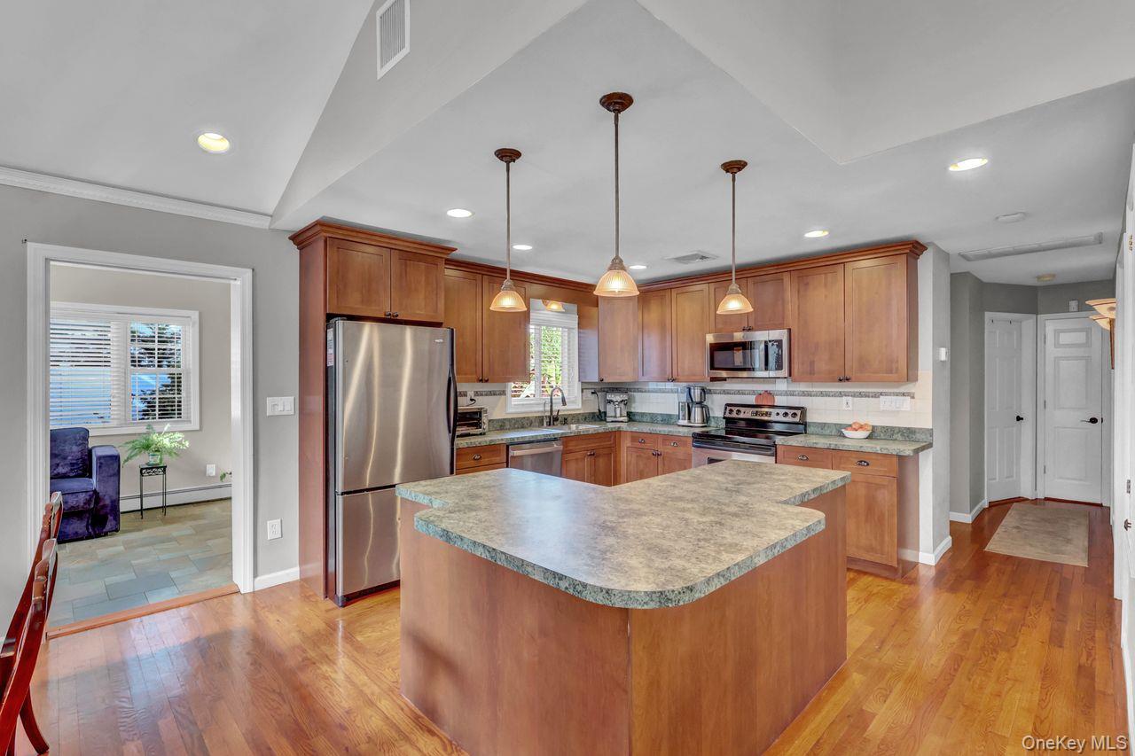 #12 photo, 600 Dogwood Avenue, Franklin Square , NY 11010