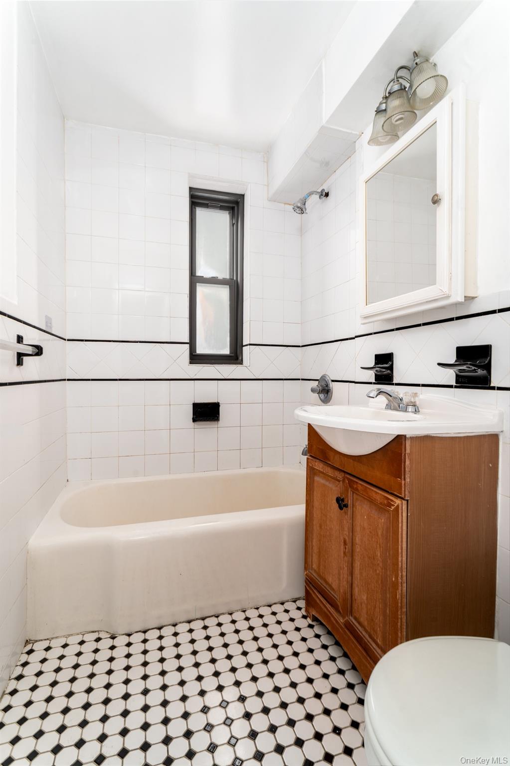 #9 photo, 100-11 67th Road, クイーンズ区 Forest Hills , NY 11375