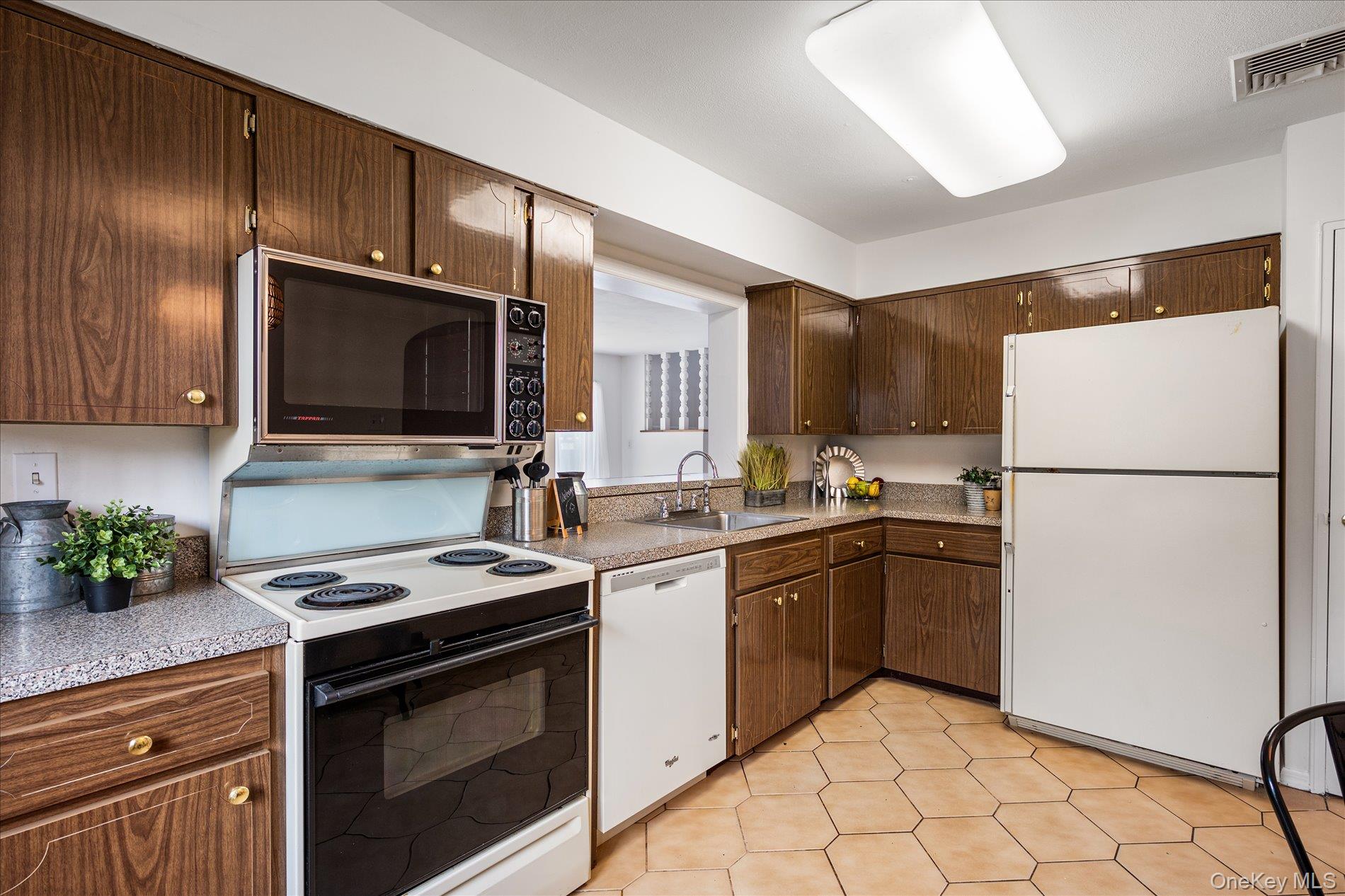 #5 photo, 1887 Stanley Drive, South Merrick , NY 11566