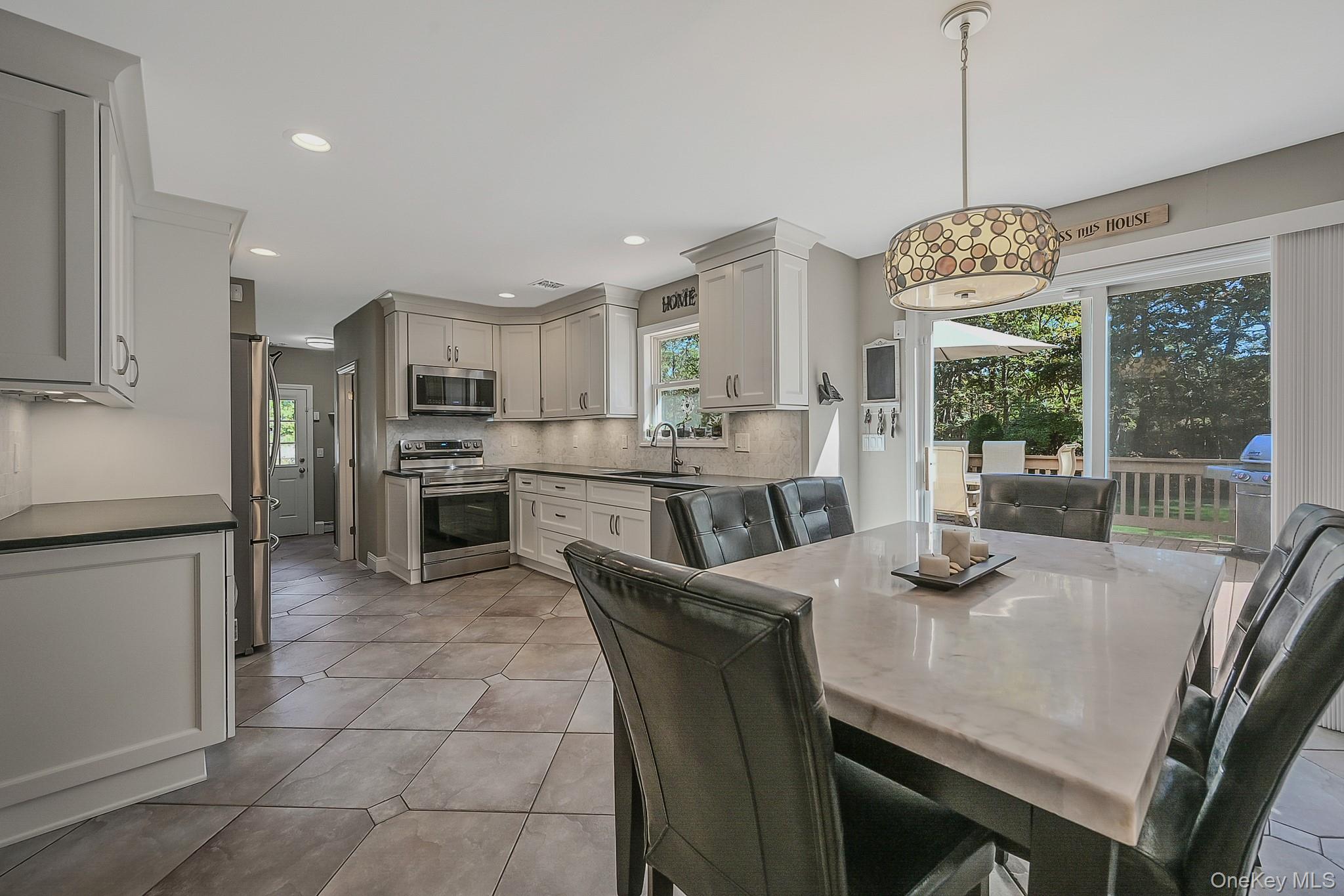 #10 photo, 3 Farmhouse Drive, サフォーク郡 Ridge , NY 11961