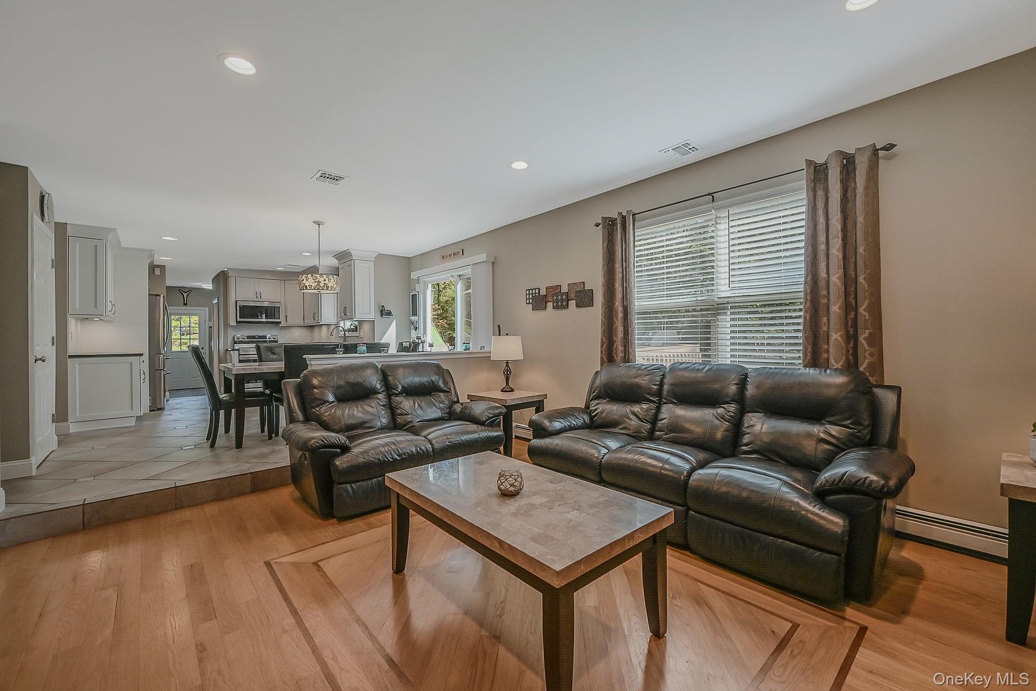 #12 photo, 3 Farmhouse Drive, サフォーク郡 Ridge , NY 11961