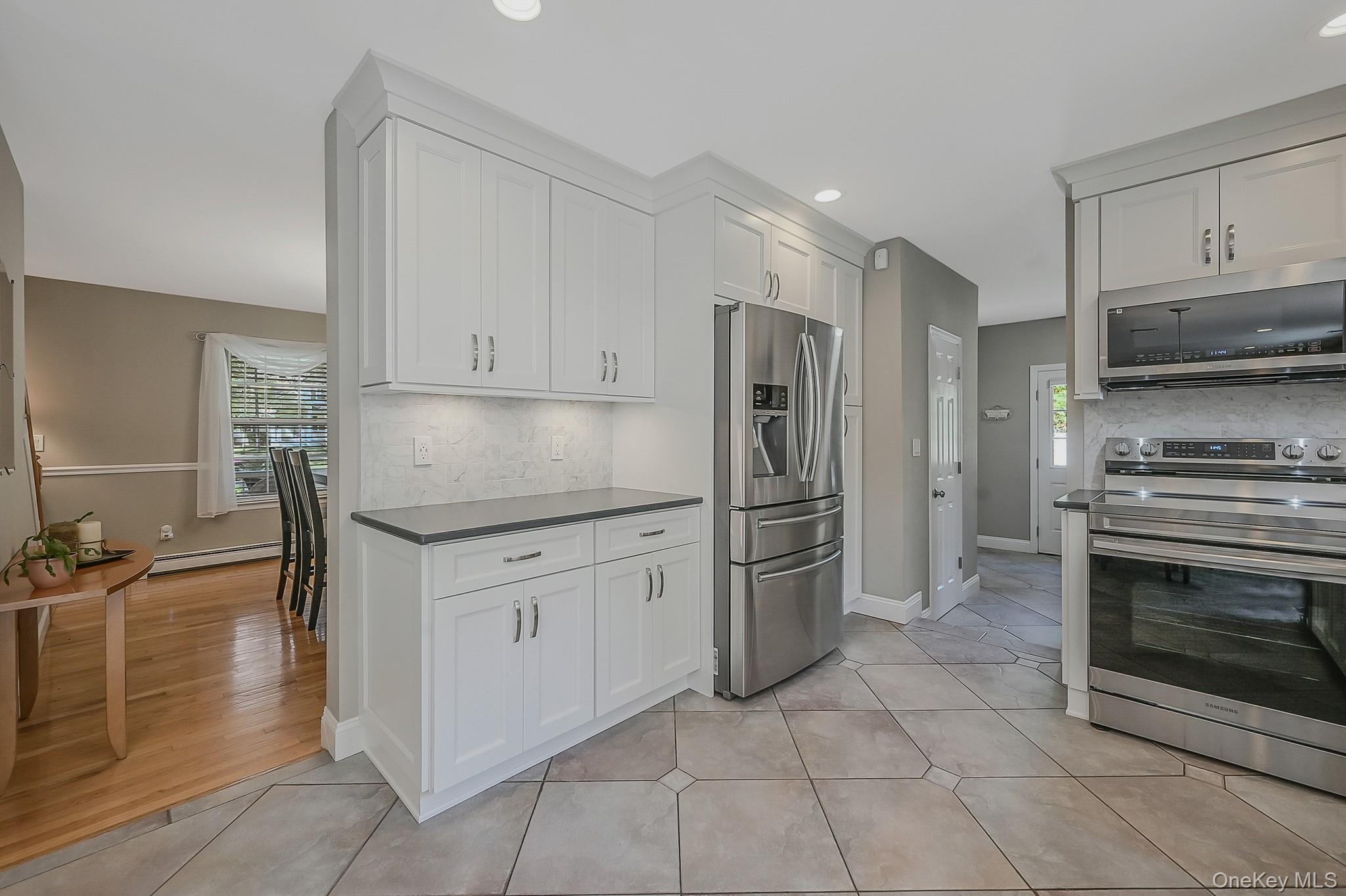 #7 photo, 3 Farmhouse Drive, サフォーク郡 Ridge , NY 11961