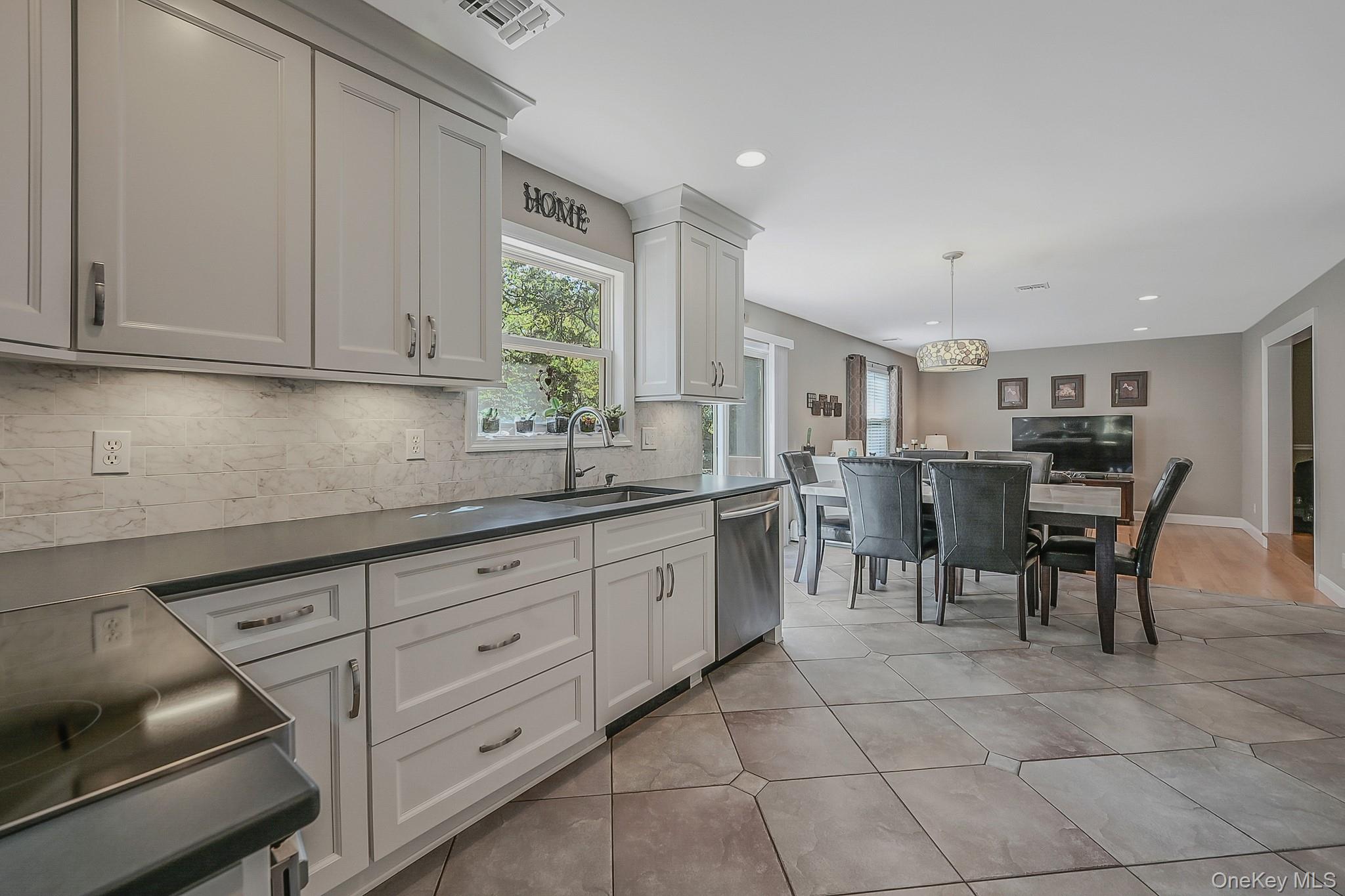 #9 photo, 3 Farmhouse Drive, サフォーク郡 Ridge , NY 11961