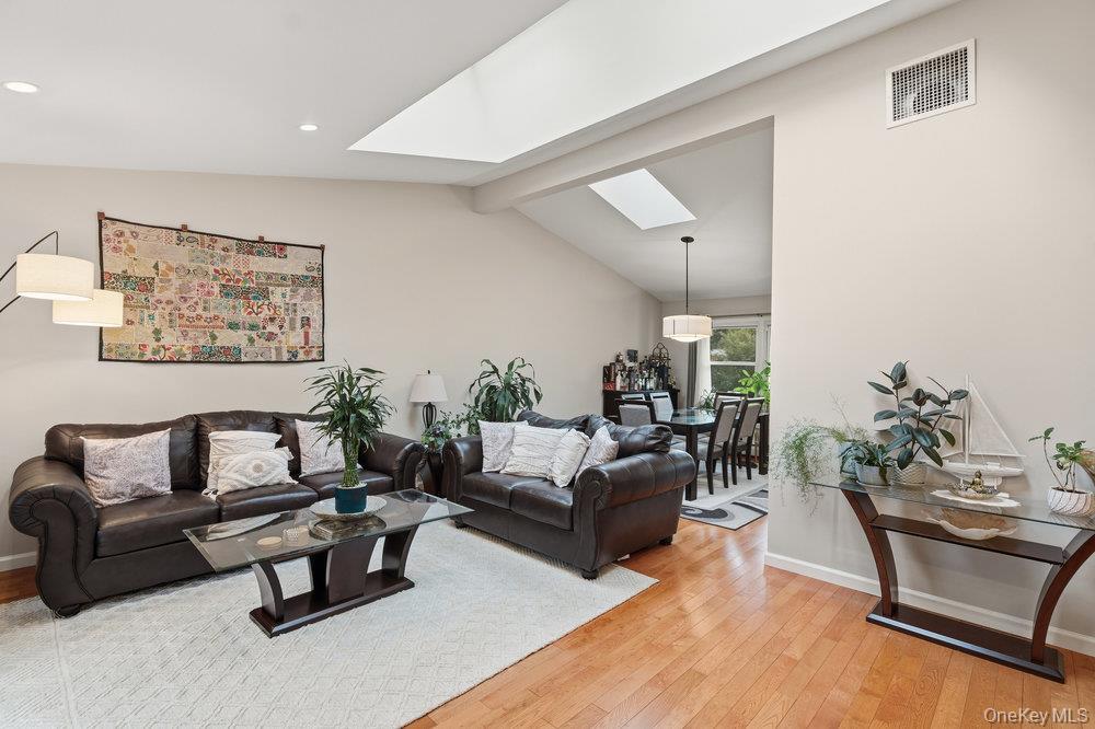 #4 photo, 8 Duke Place, ナッソー郡 Glen Cove , NY 11542