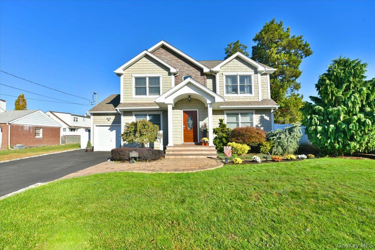 #1 photo, 1839 Aaron Avenue, नासाउ काउंटी East Meadow , NY 11554