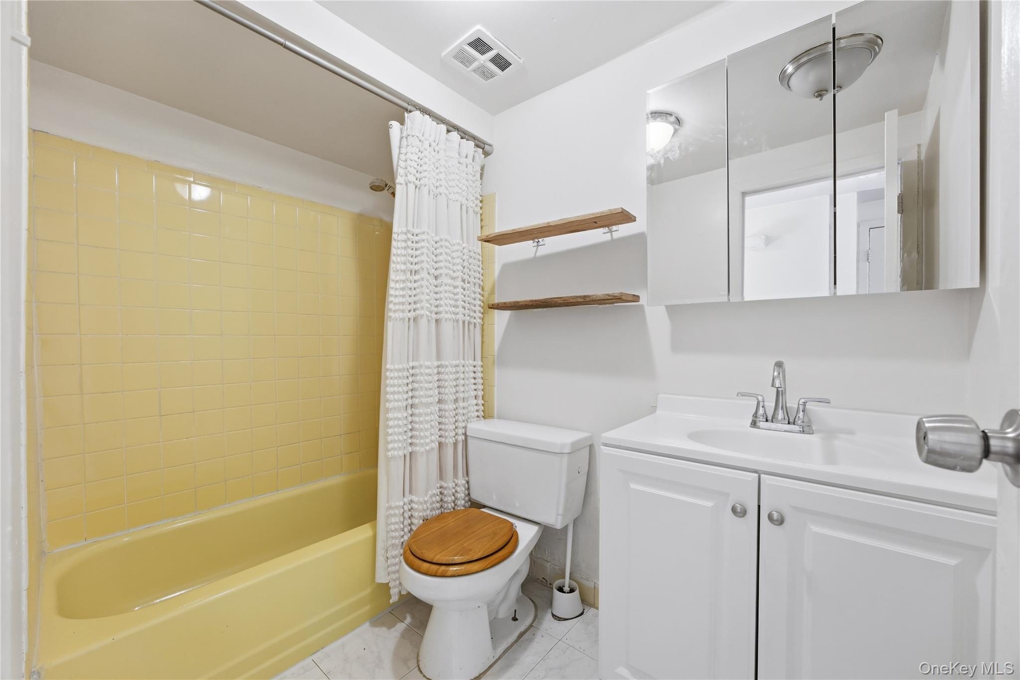 #16 photo, 13-27 Bell Boulevard, Bayside , NY 11360