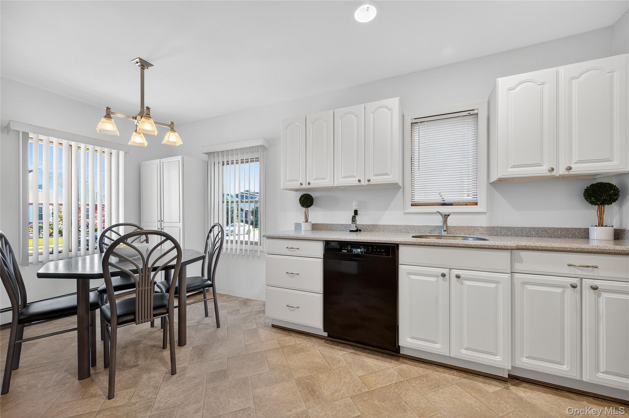 #9 photo, 242 James Street, ナッソー郡 Franklin Square , NY 11010