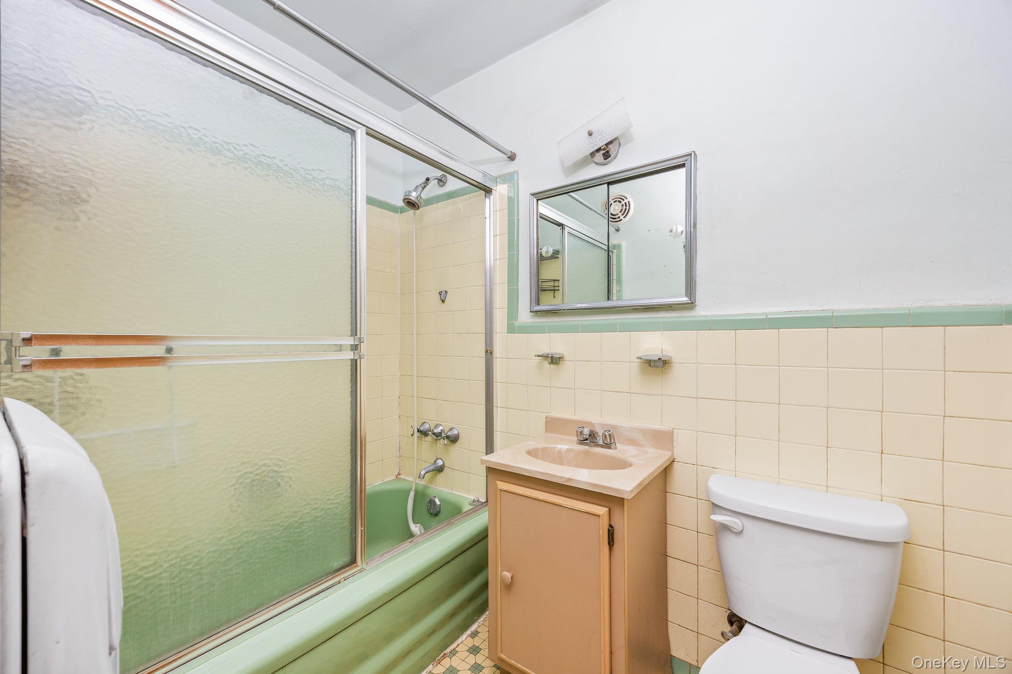 #20 photo, 2427 78th Street, クイーンズ区 East Elmhurst , NY 11370