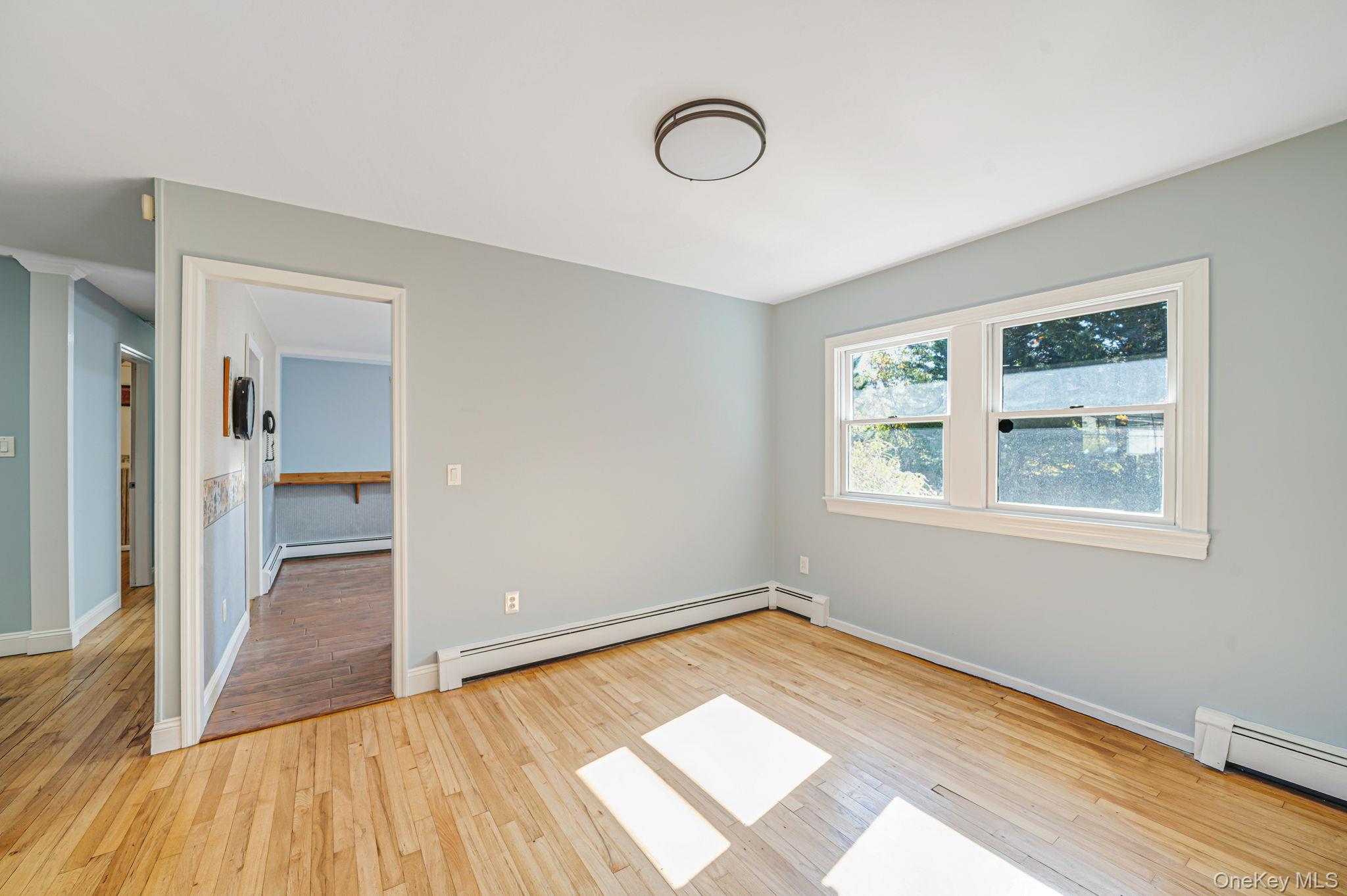 #10 photo, 8 N 1st Street, サフォーク郡 Holbrook , NY 11741