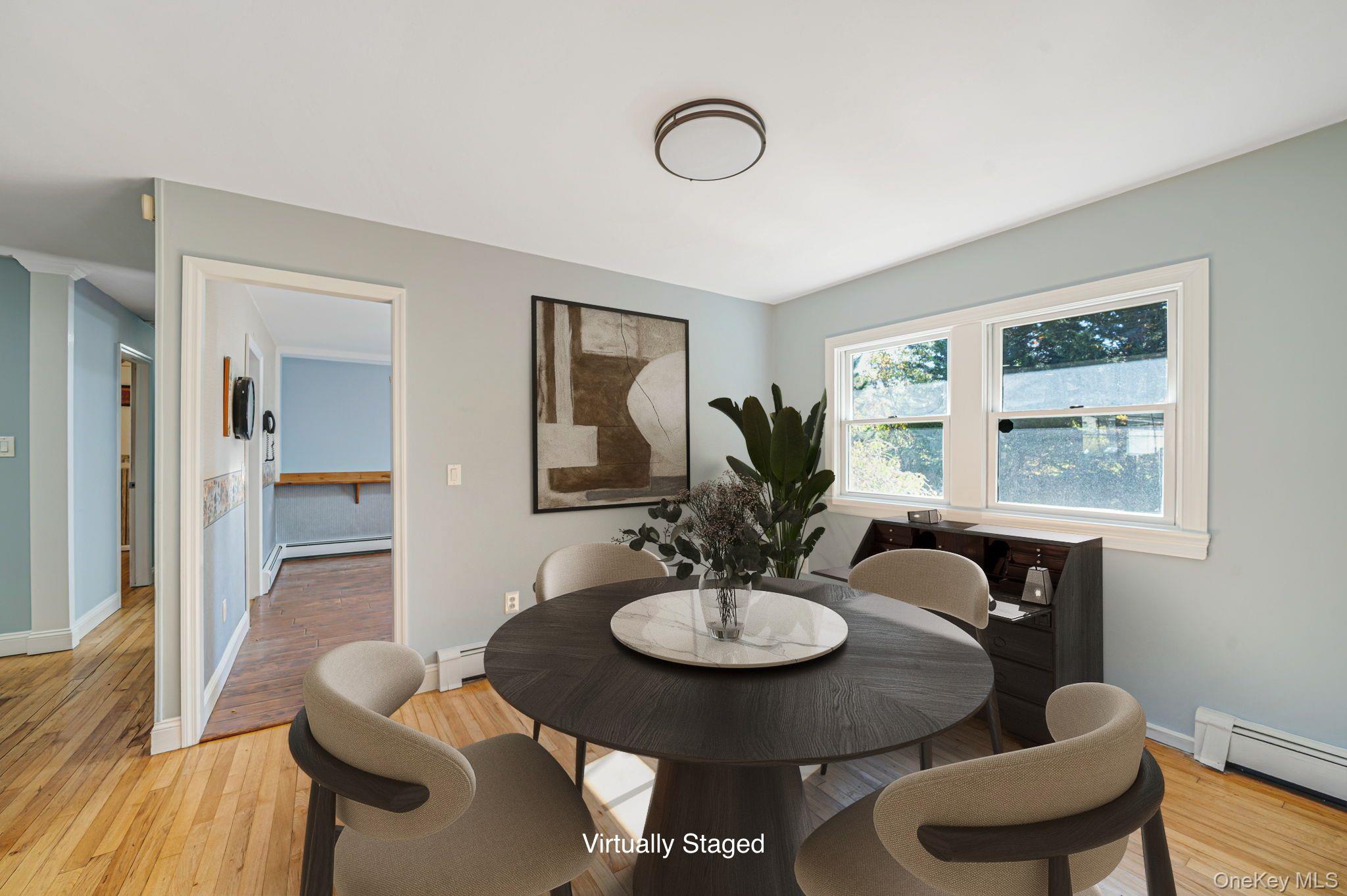 #11 photo, 8 N 1st Street, サフォーク郡 Holbrook , NY 11741