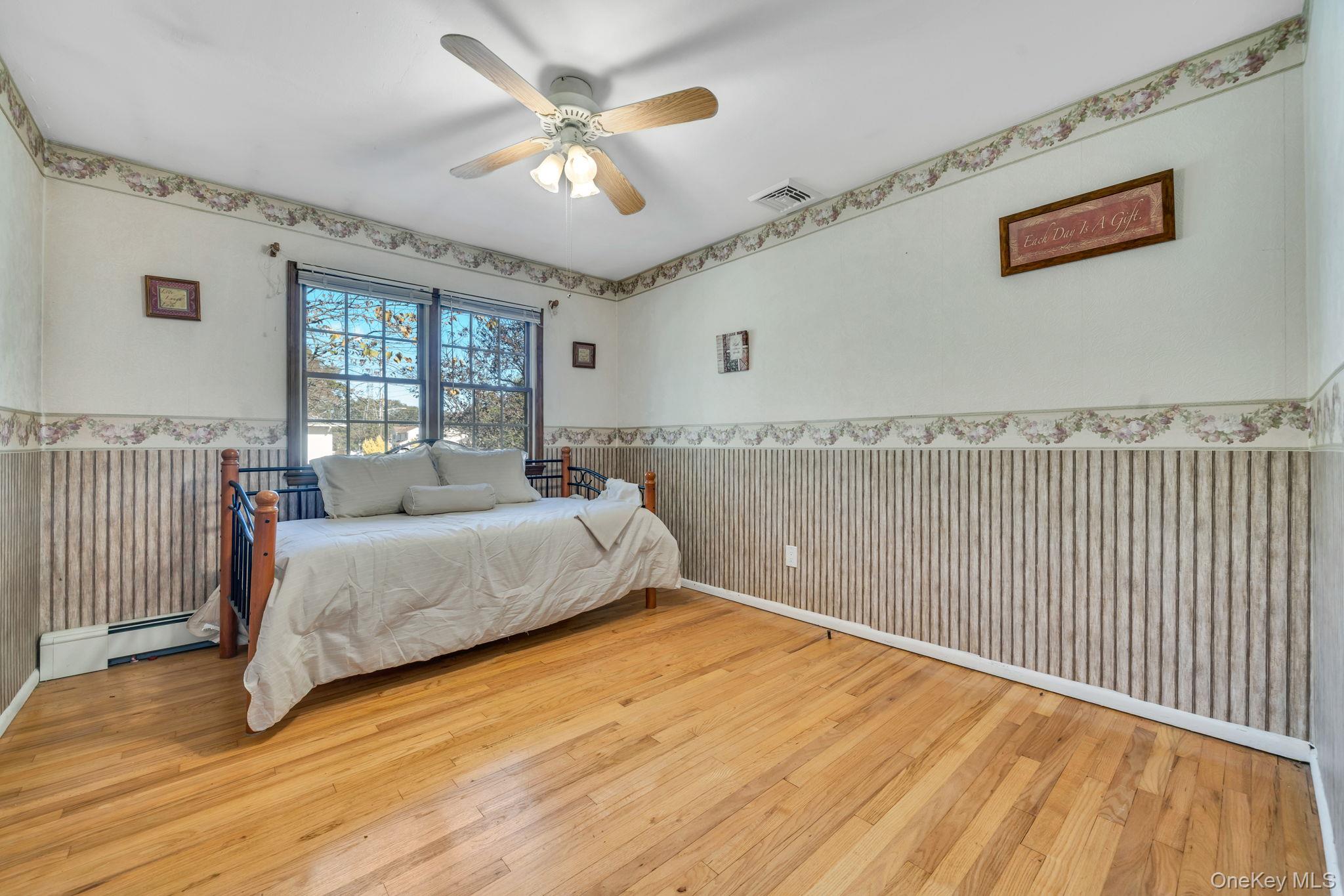 #19 photo, 8 N 1st Street, サフォーク郡 Holbrook , NY 11741