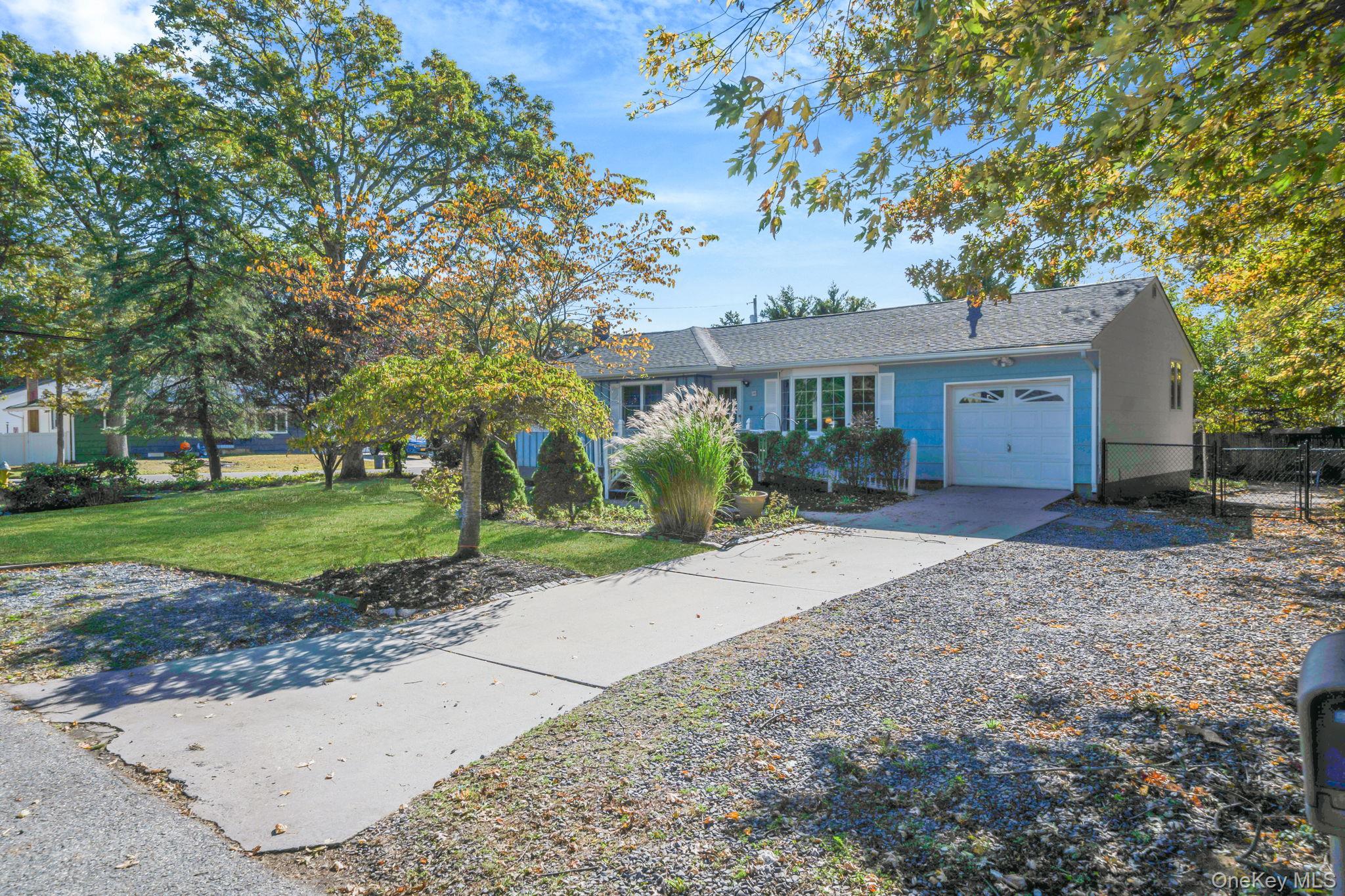 #2 photo, 8 N 1st Street, サフォーク郡 Holbrook , NY 11741