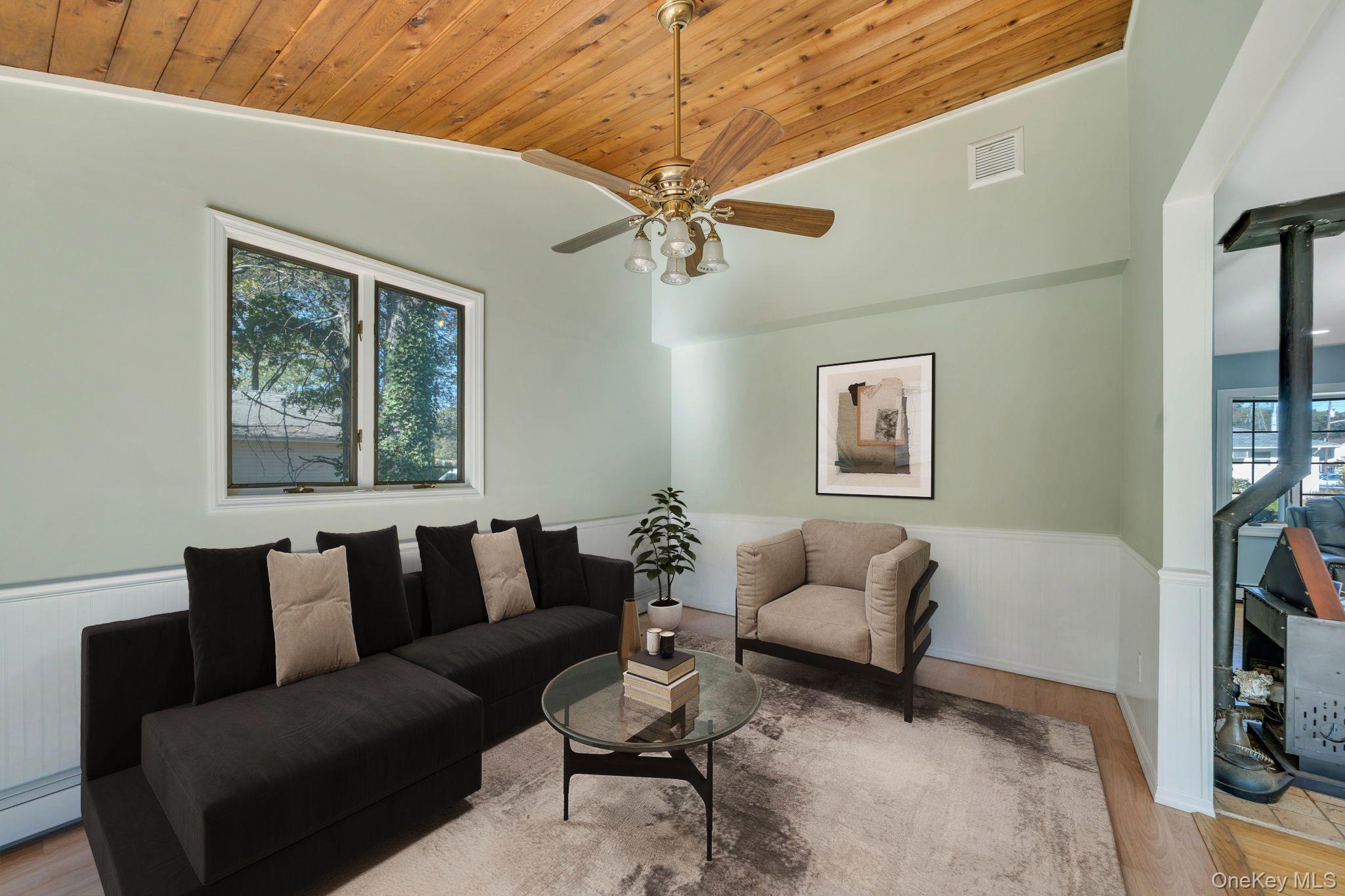 #8 photo, 8 N 1st Street, サフォーク郡 Holbrook , NY 11741