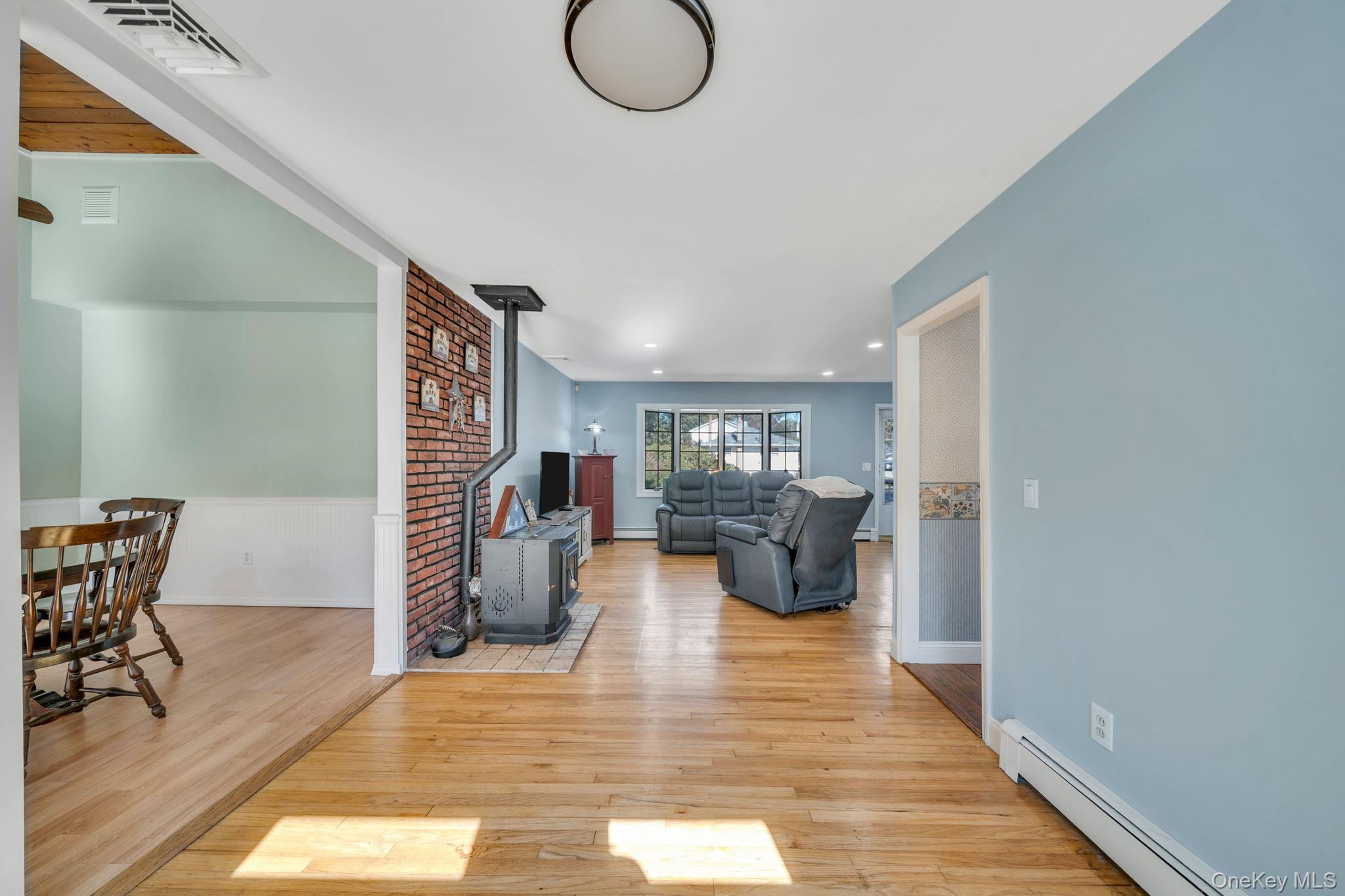 #9 photo, 8 N 1st Street, サフォーク郡 Holbrook , NY 11741