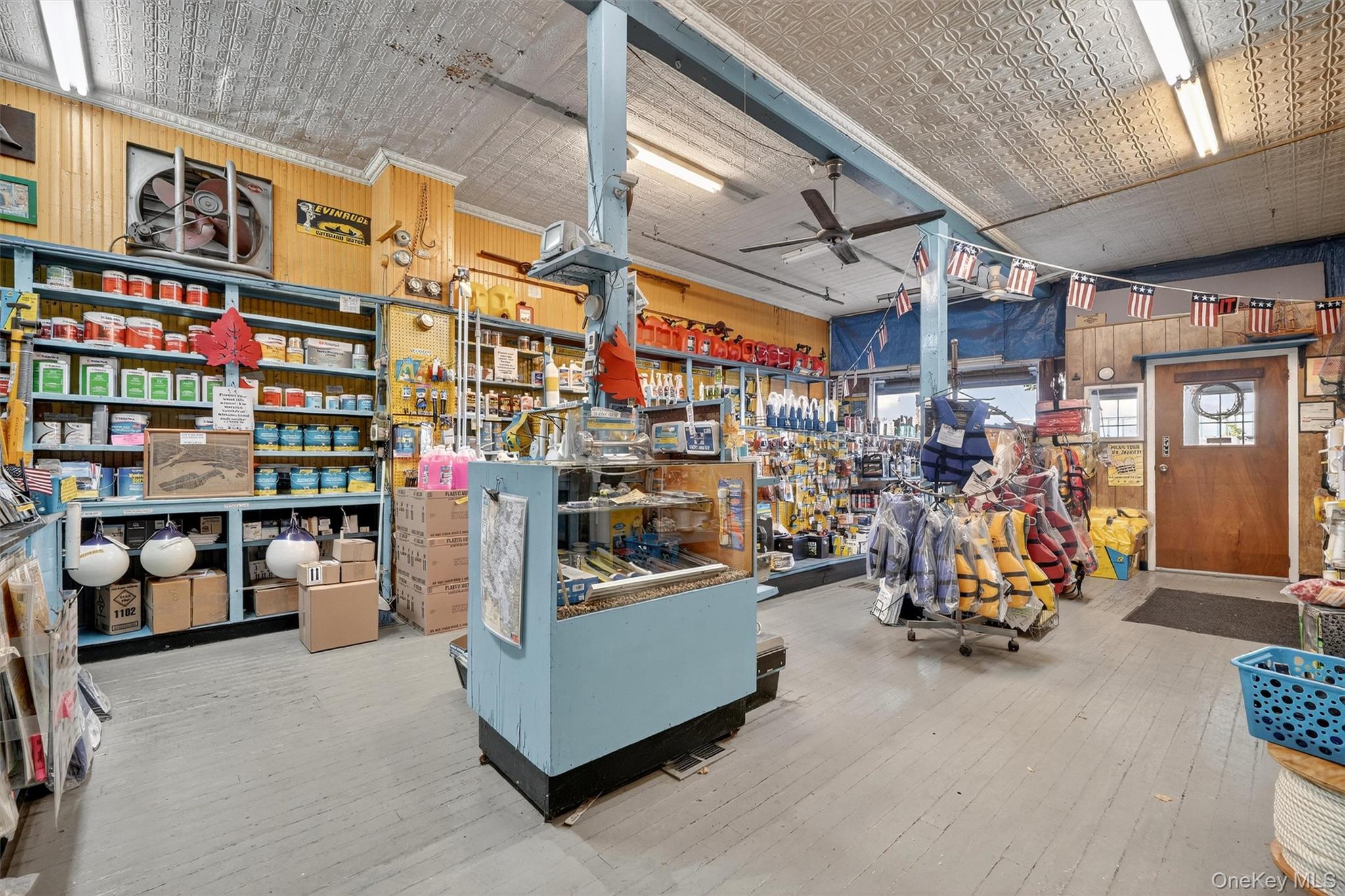 #16 photo, 526 City Island Avenue, ブロンクス区 Bronx , NY 10464