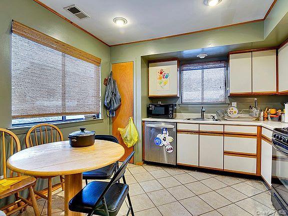 #7 photo, 30 Sycamore Court, Highland Mills , NY 10930