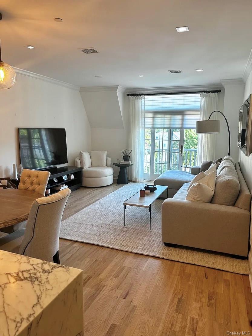 #4 photo, 55 1st Street, Pelham , NY 10803