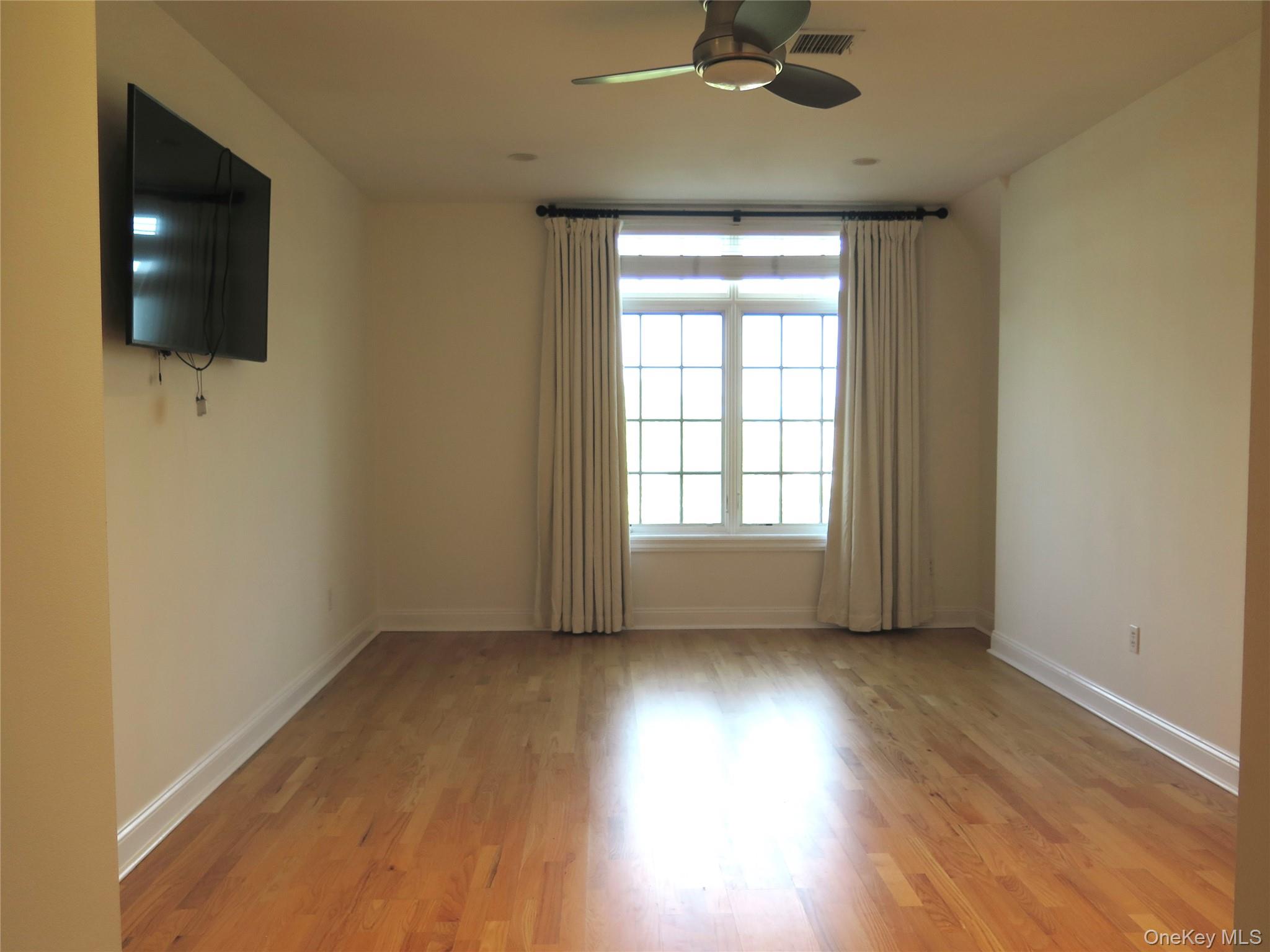 #5 photo, 55 1st Street, Pelham , NY 10803