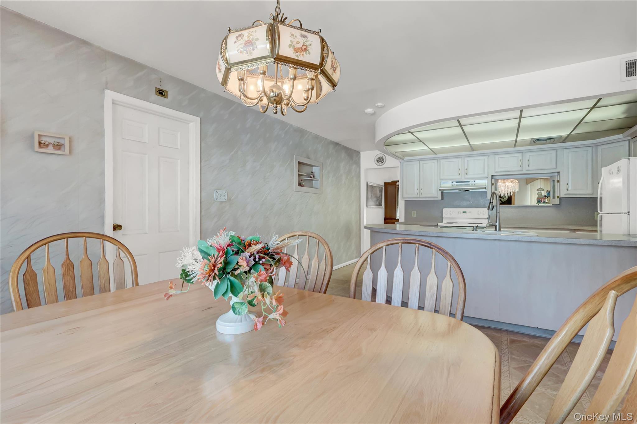 #9 photo, 1538 10th Street, サフォーク郡 West Babylon , NY 11704