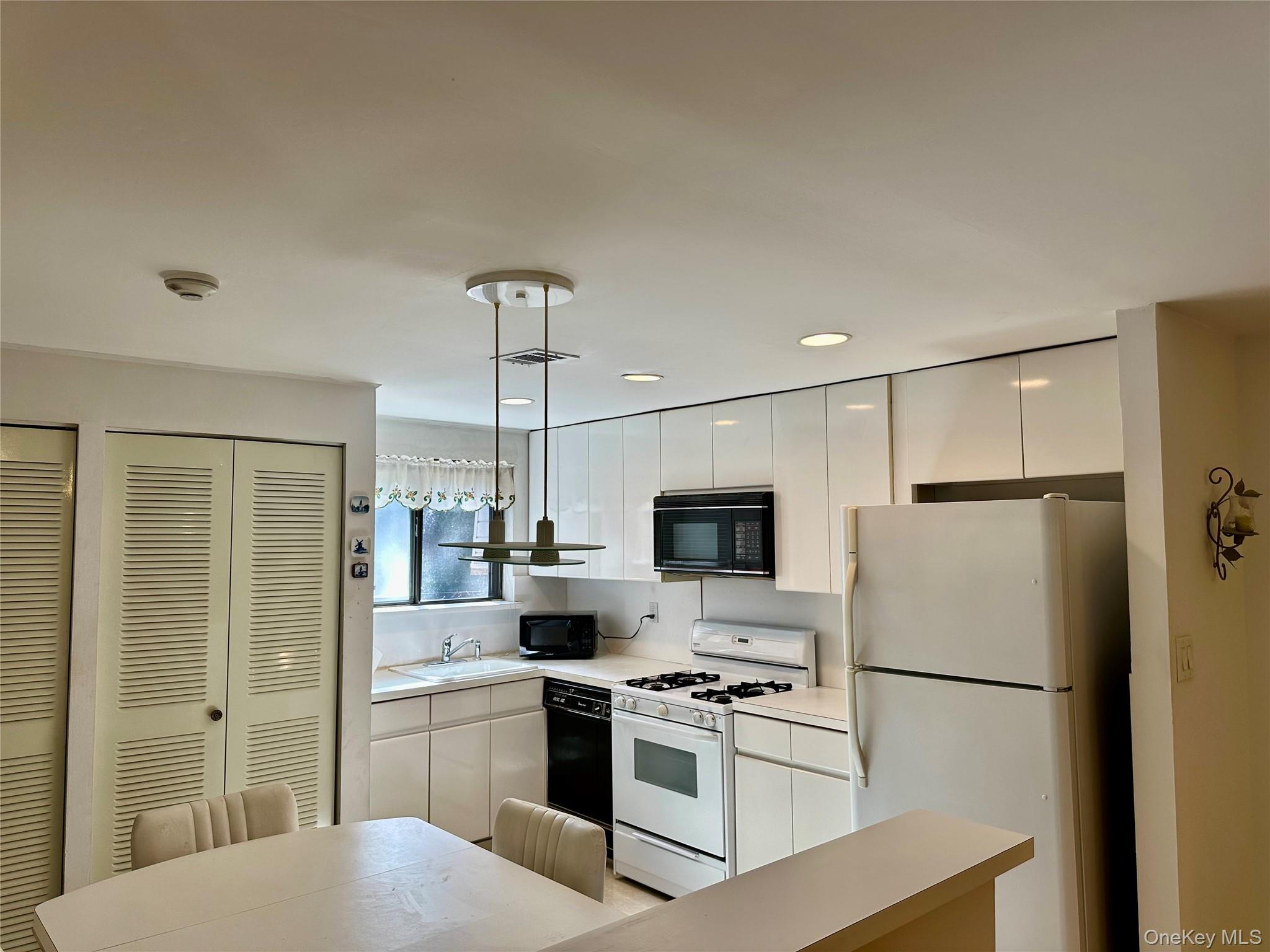 #2 photo, 247 Birchwood Road, サフォーク郡 Medford , NY 11763