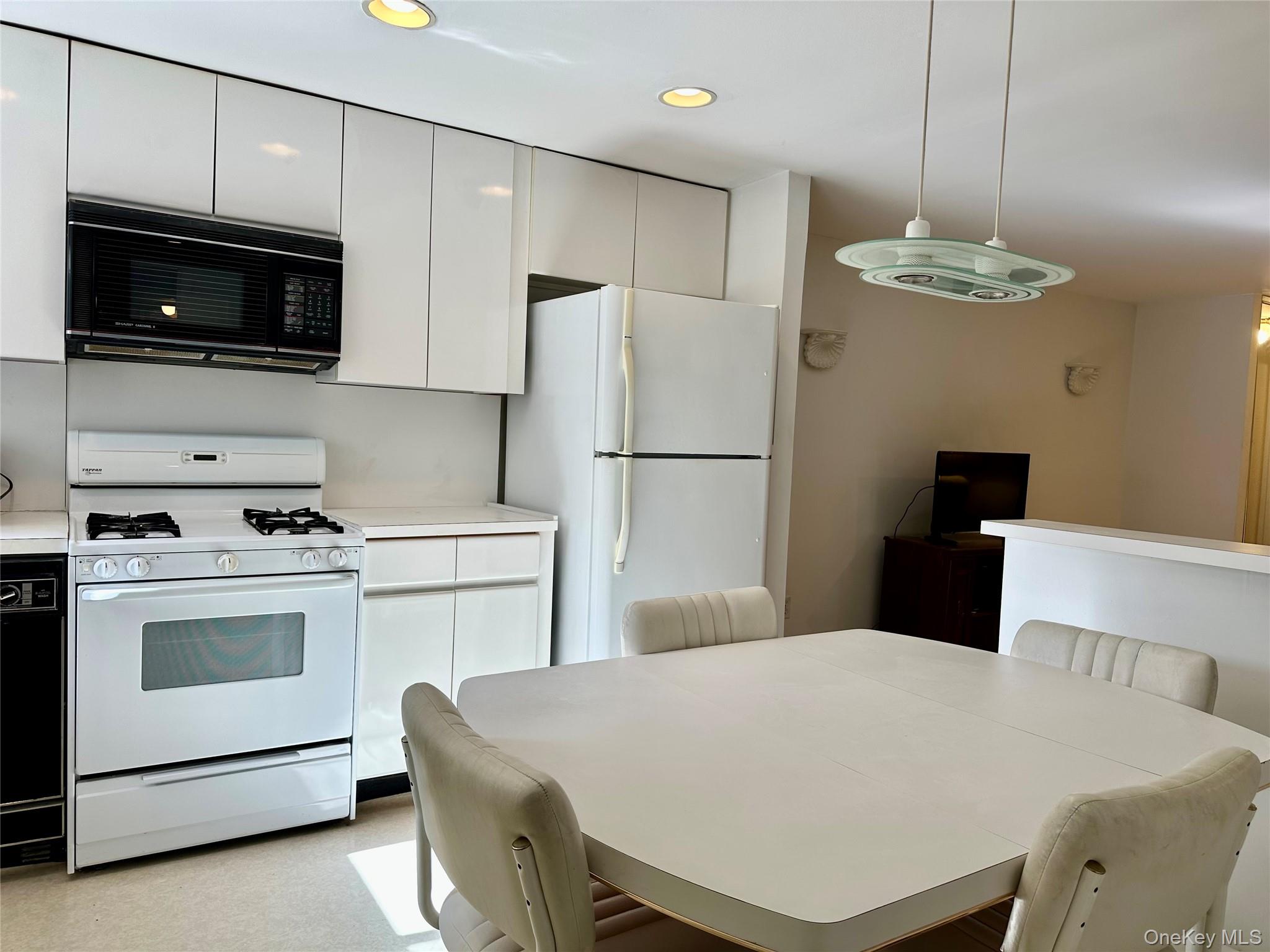 #3 photo, 247 Birchwood Road, サフォーク郡 Medford , NY 11763