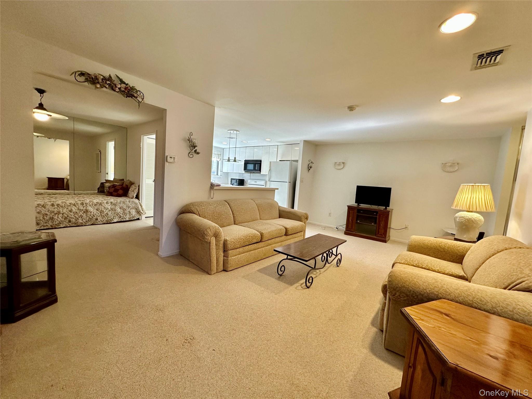 #8 photo, 247 Birchwood Road, サフォーク郡 Medford , NY 11763