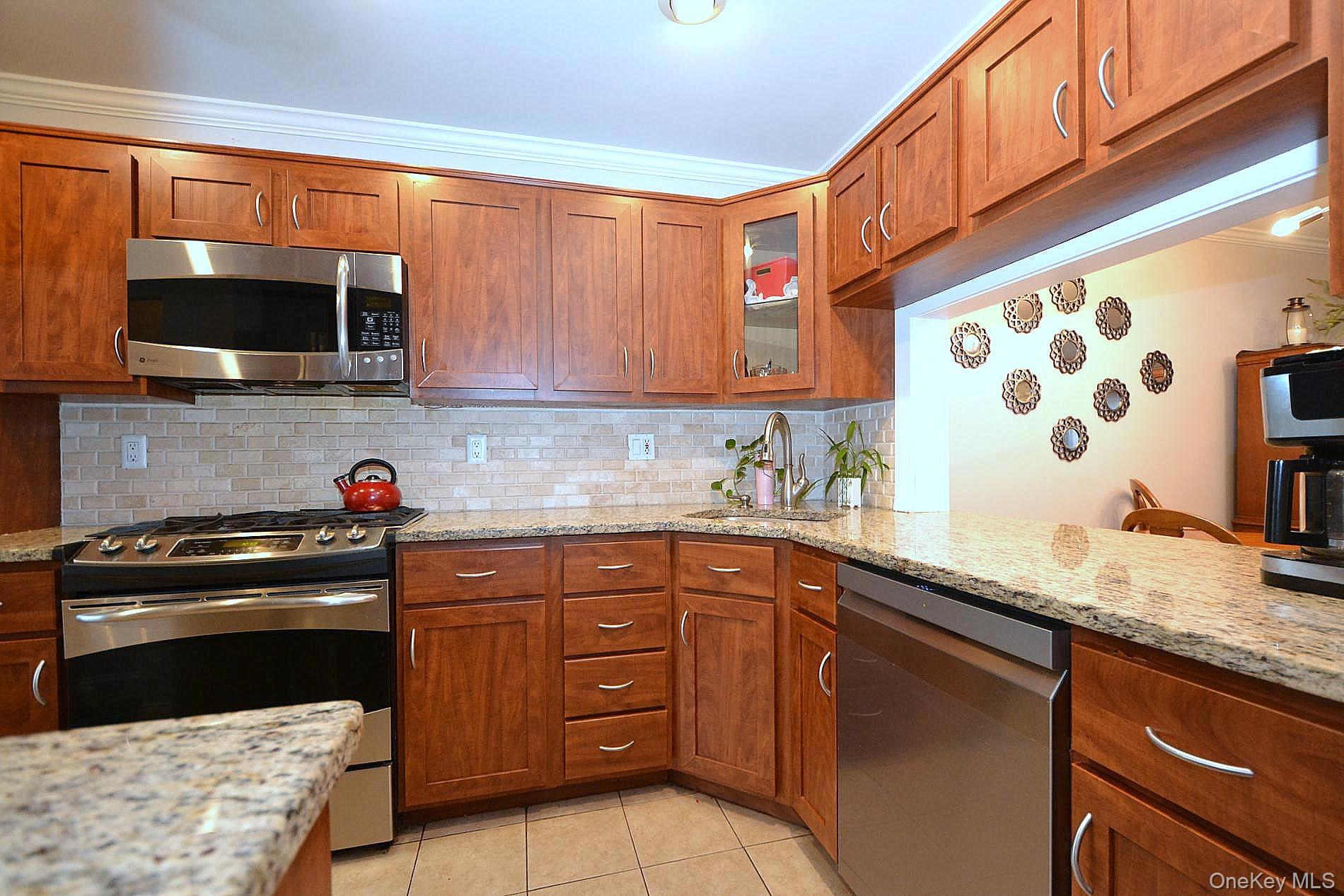 #4 photo, 91 Broadlawn Drive, サフォーク郡 Central Islip , NY 11722