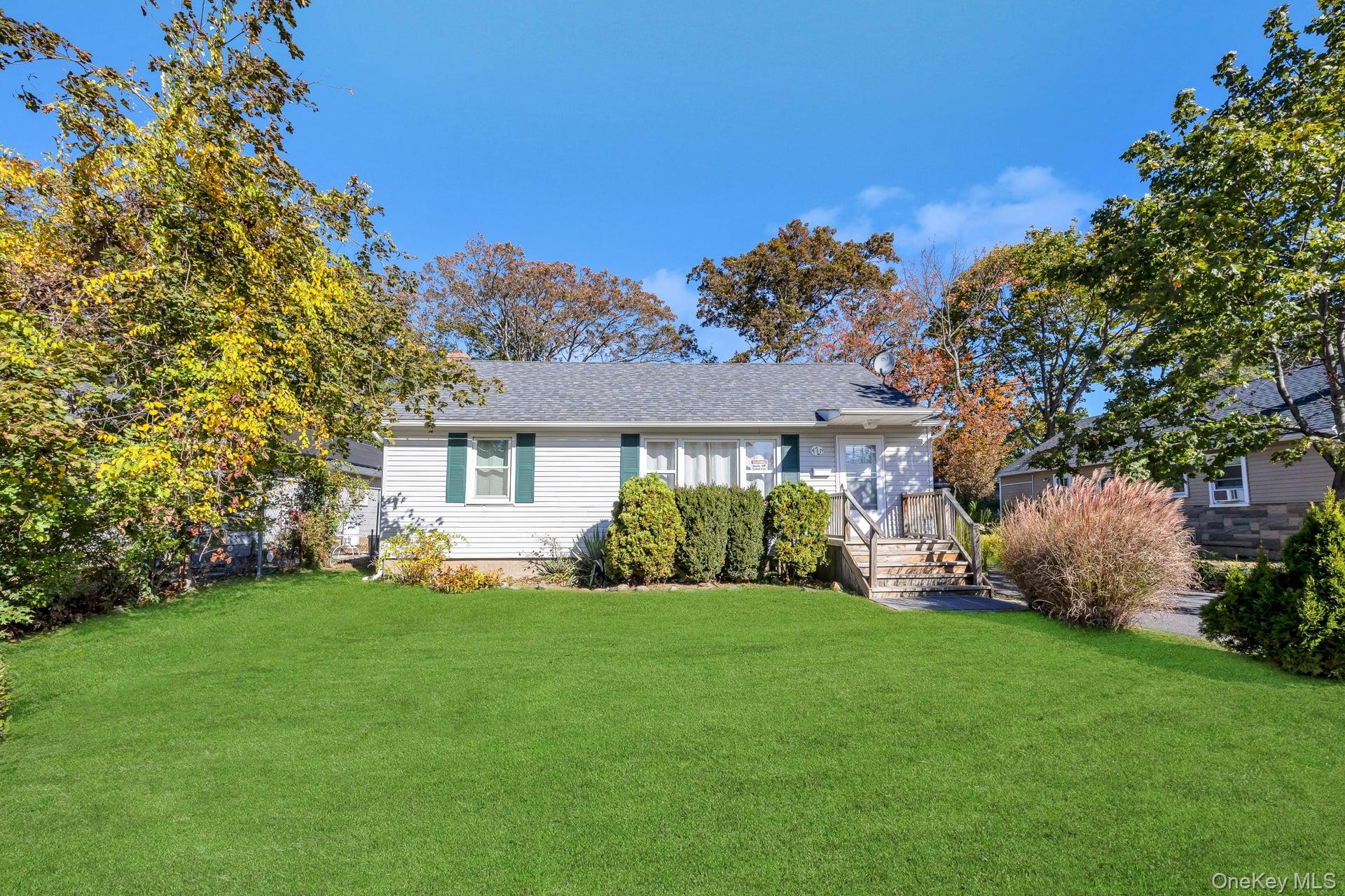 #2 photo, 141 Davidson Street, サフォーク郡 Wyandanch , NY 11798