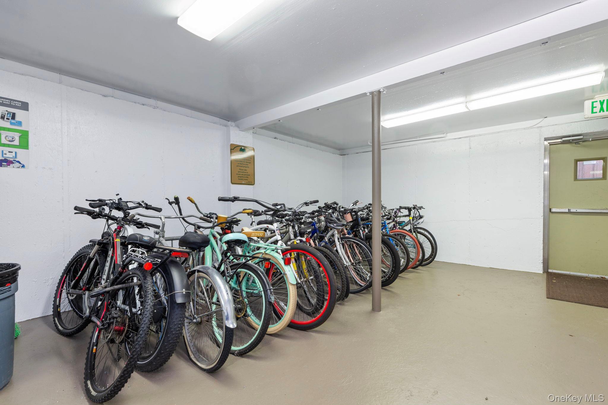 #11 photo, 1233 Melville Road, サフォーク郡 Farmingdale , NY 11735