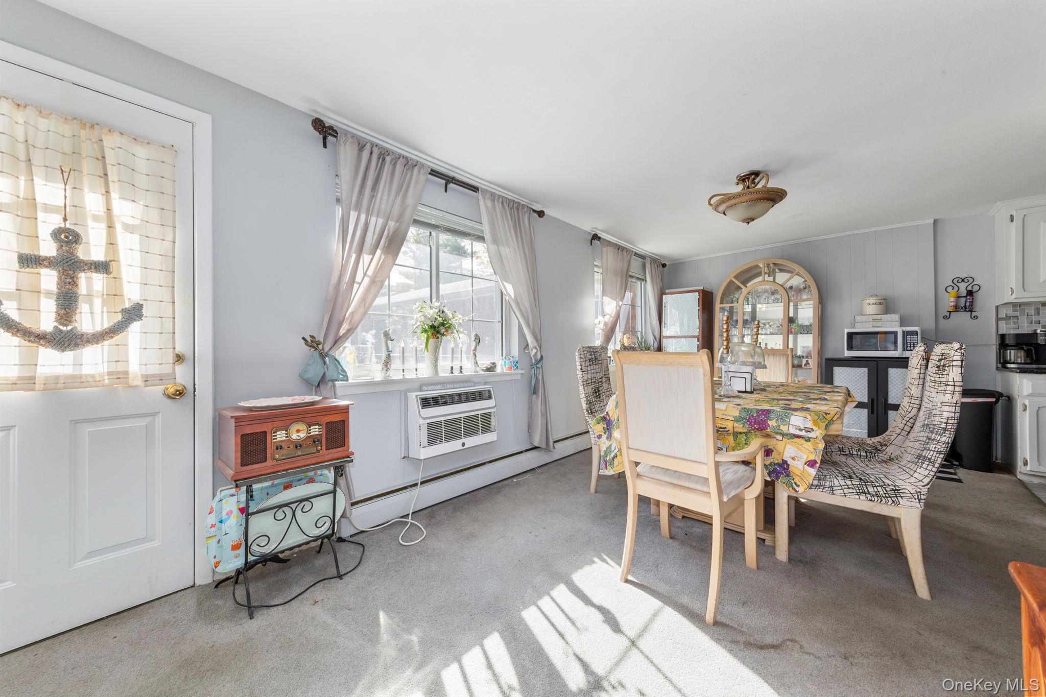 #3 photo, 1233 Melville Road, サフォーク郡 Farmingdale , NY 11735