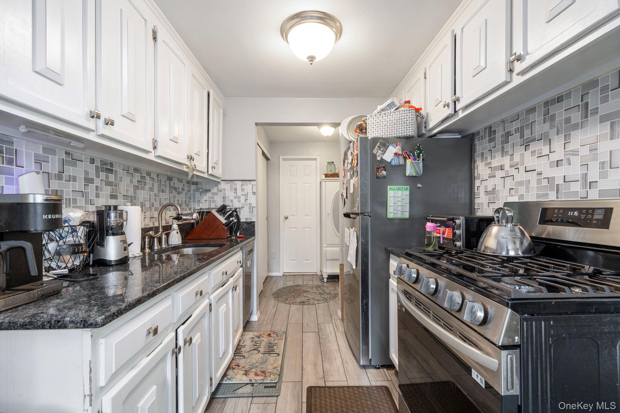 #6 photo, 1233 Melville Road, サフォーク郡 Farmingdale , NY 11735