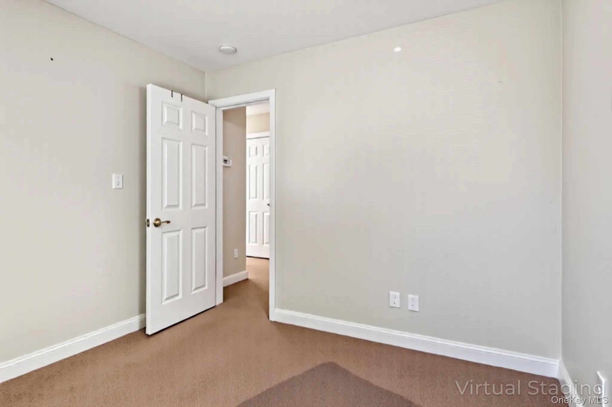 #16 photo, 40 Elm Street, ナッソー郡 Hicksville , NY 11801