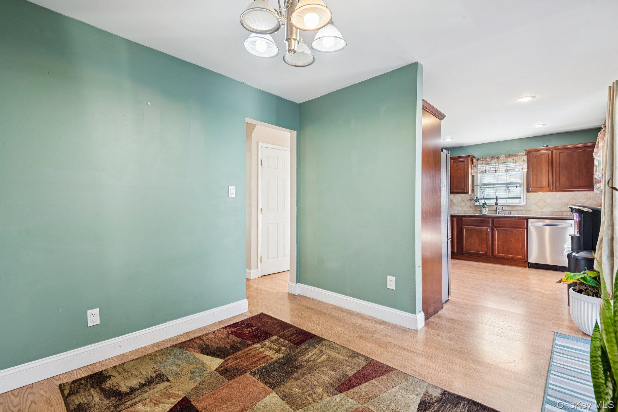 #6 photo, 40 Elm Street, ナッソー郡 Hicksville , NY 11801