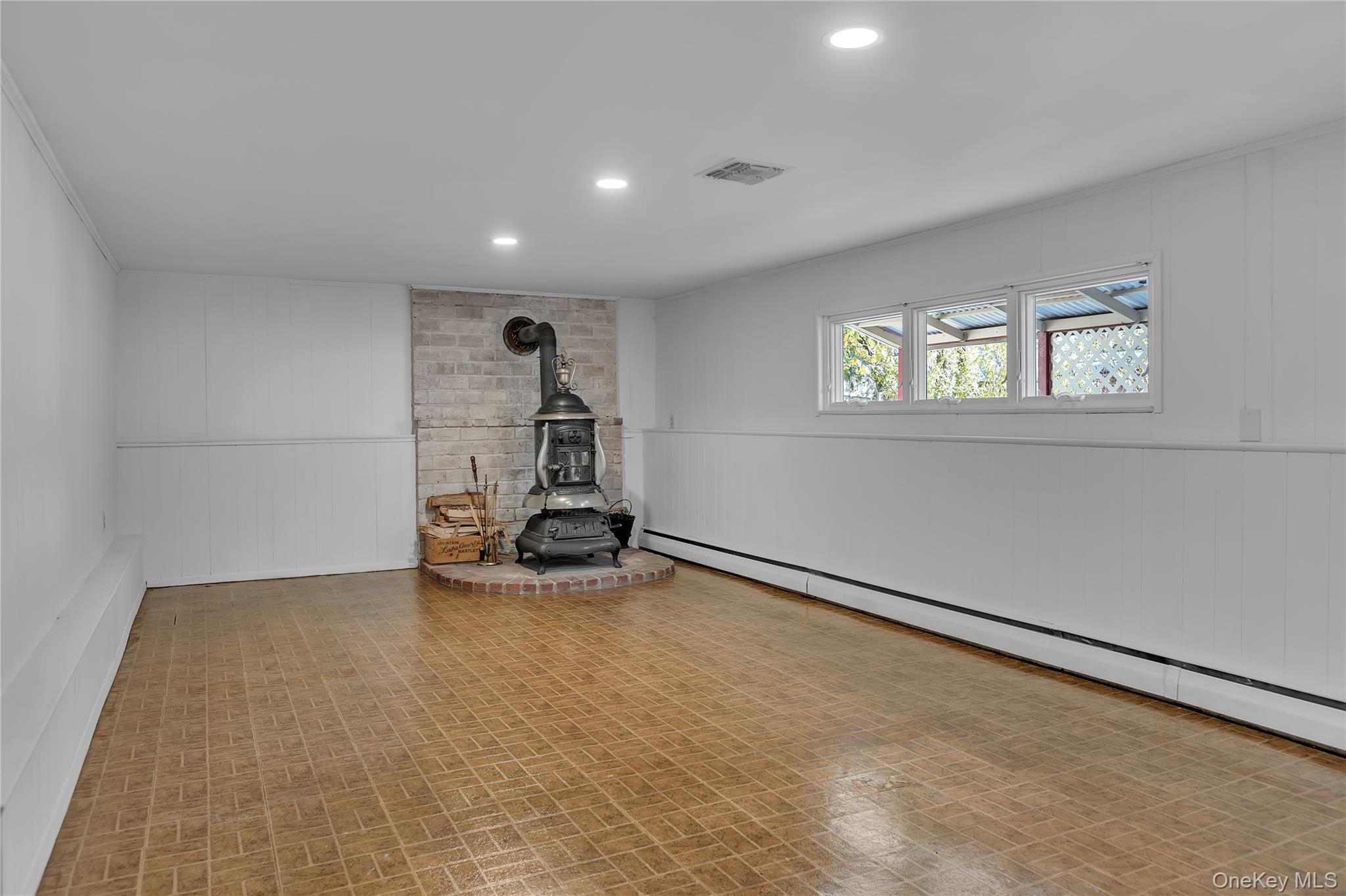 #9 photo, 16 Cortelyou Street, Huntington Station , NY 11746