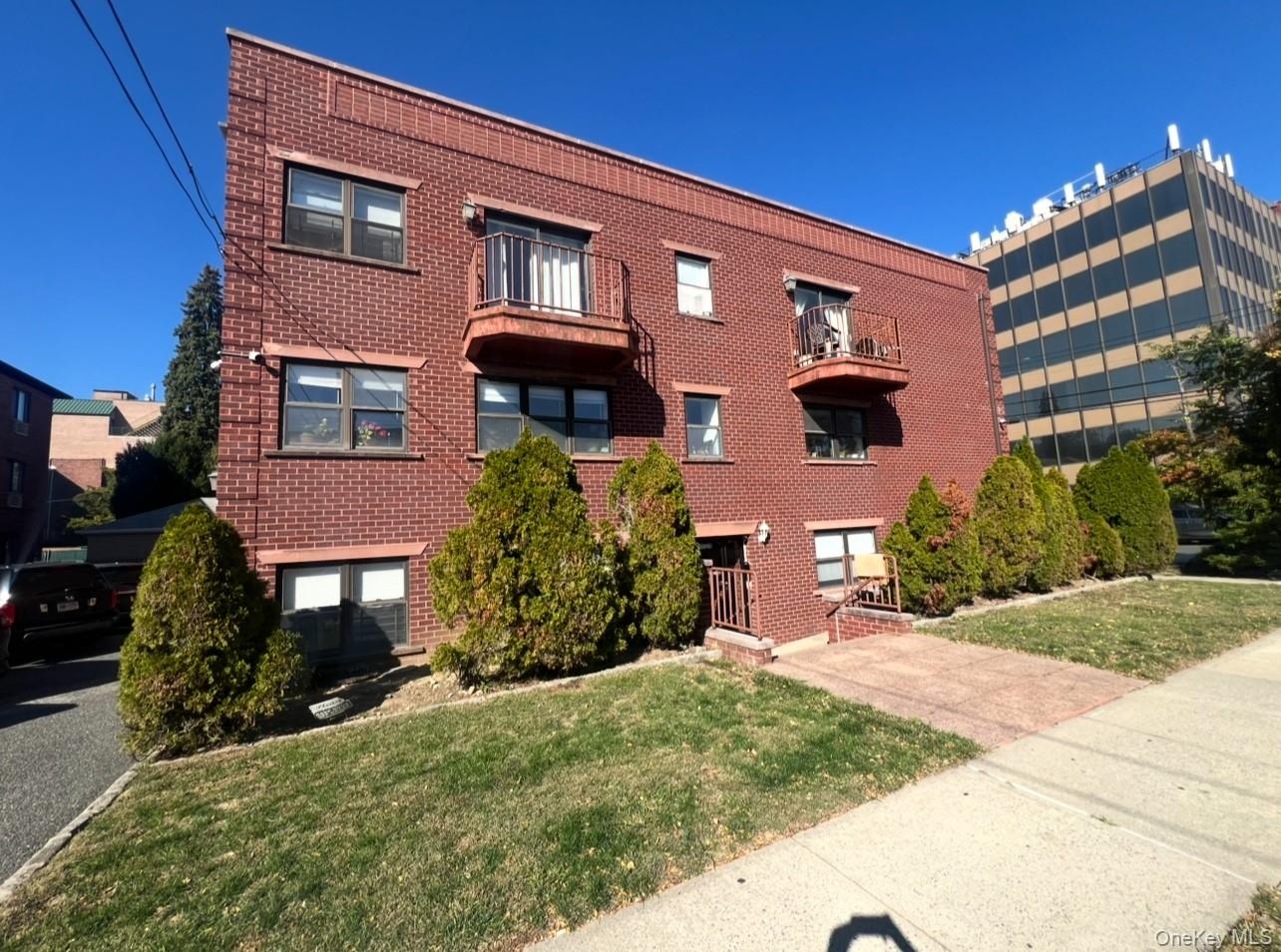#2 photo, 212-15 43rd Avenue, クイーンズ区 Bayside , NY 11361