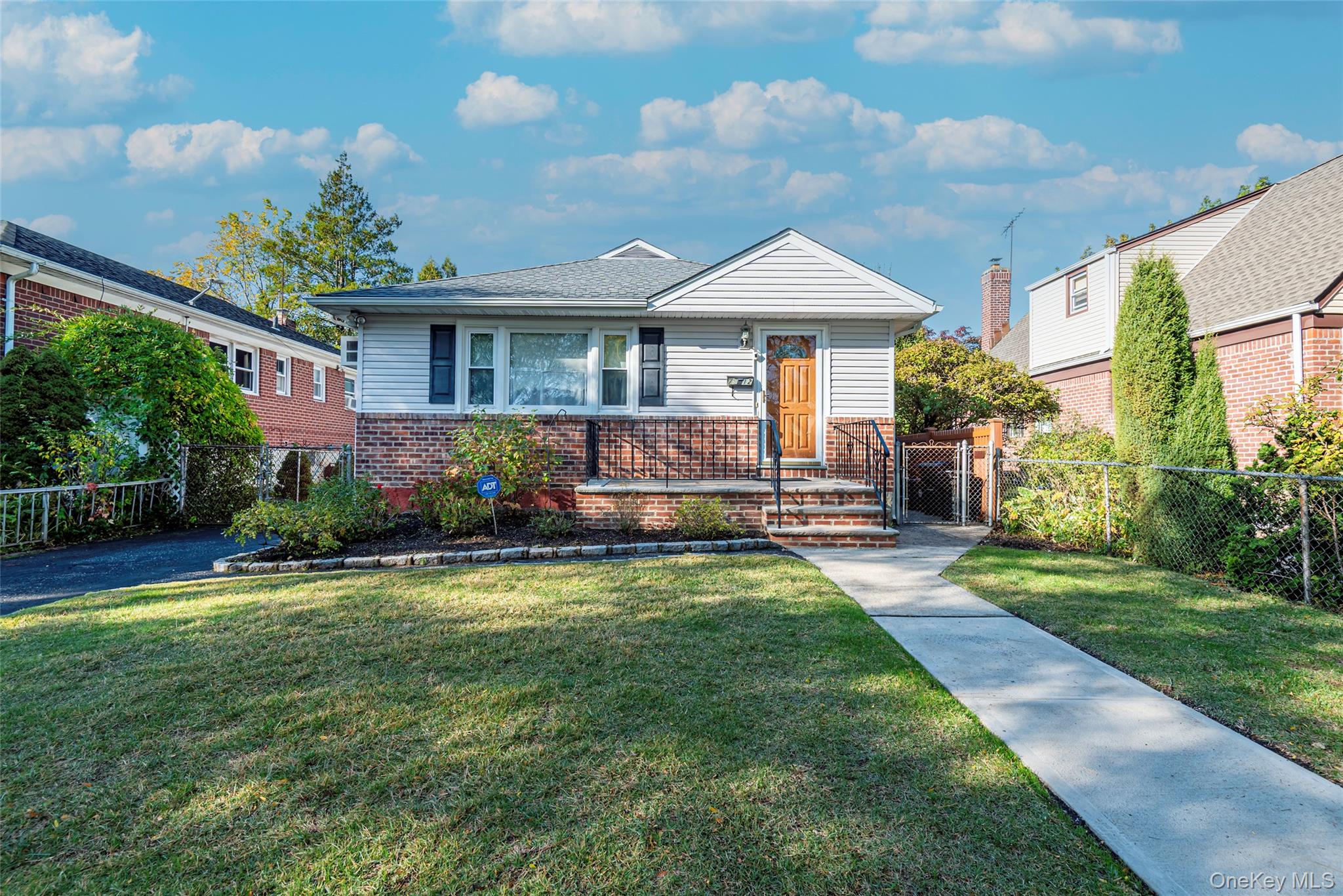 #1 photo, 79-12 268th Street, कुईंस Floral Park , NY 11004