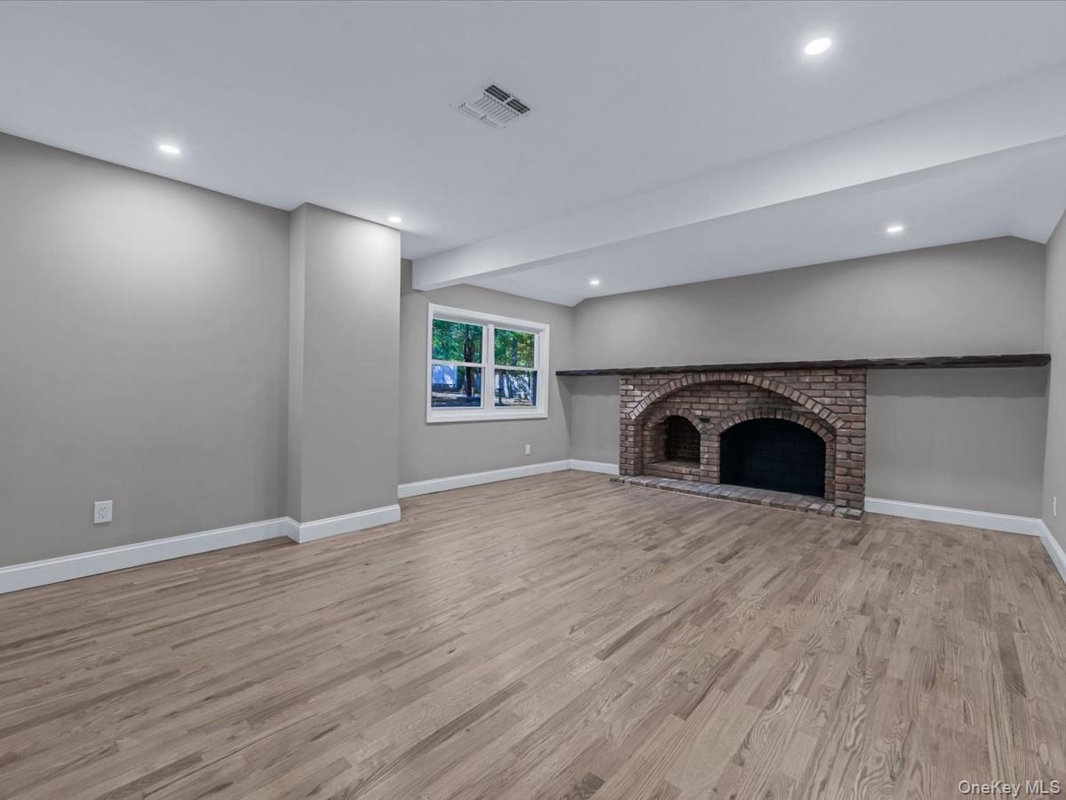 #19 photo, 11 Gorham Lane, Dix Hills , NY 11746