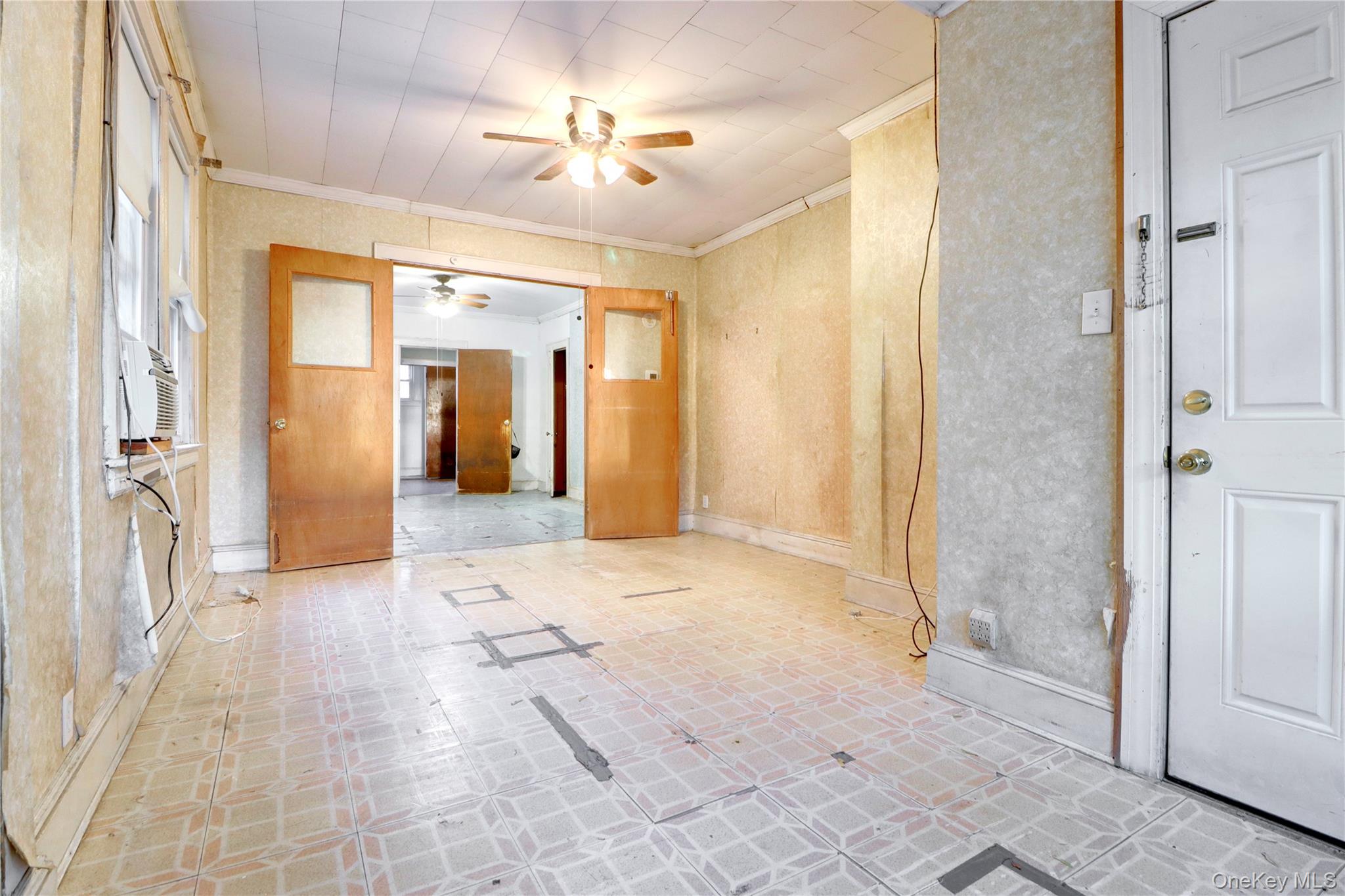 #10 photo, 69-15 69th Place, Glendale , NY 11385