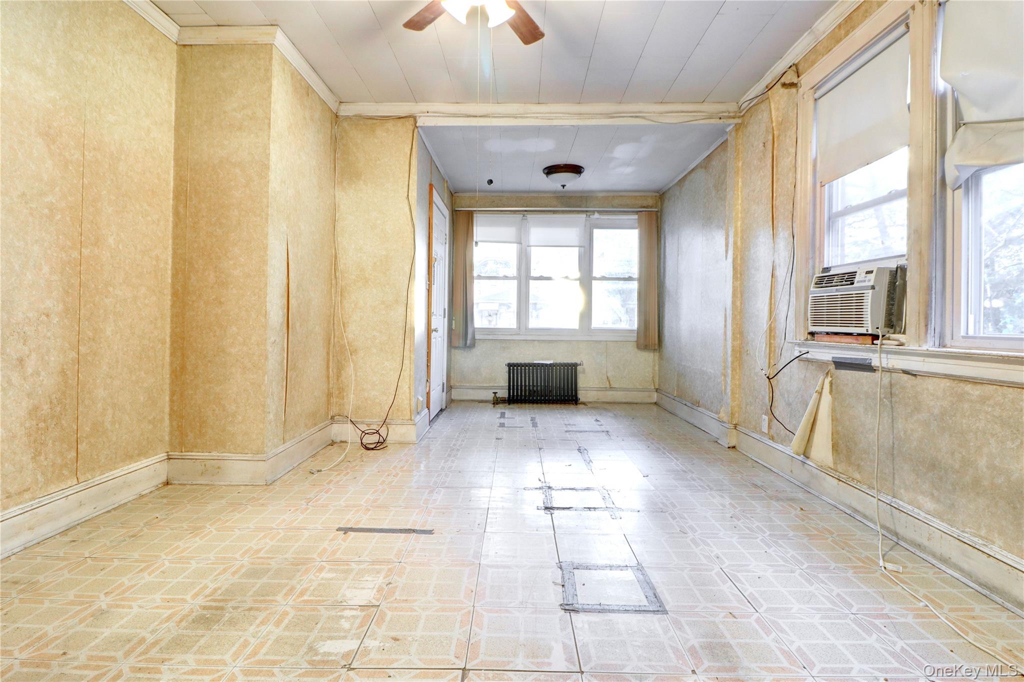 #11 photo, 69-15 69th Place, Glendale , NY 11385