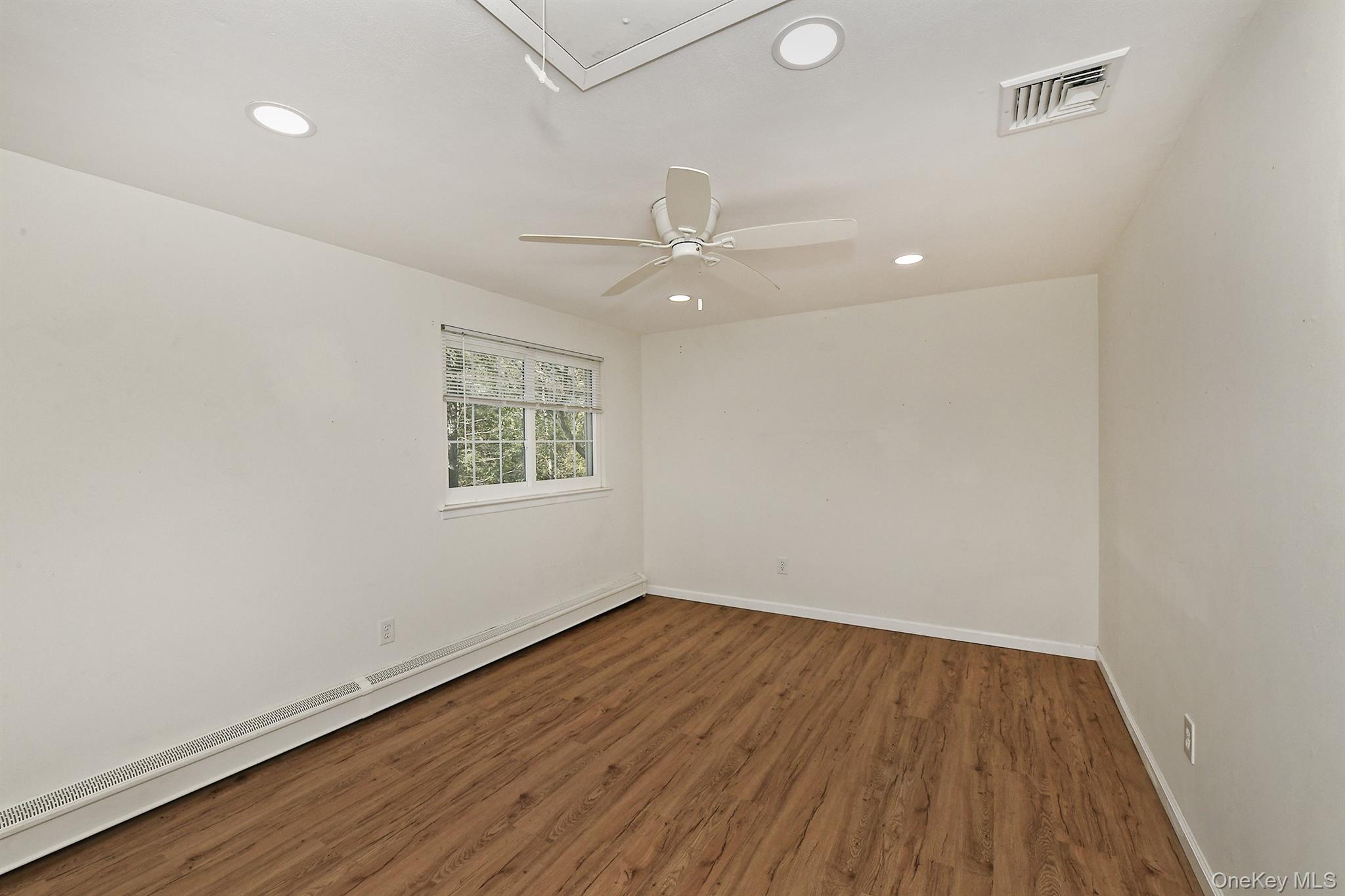 #19 photo, 8 Norfolk Court, Coram , NY 11727