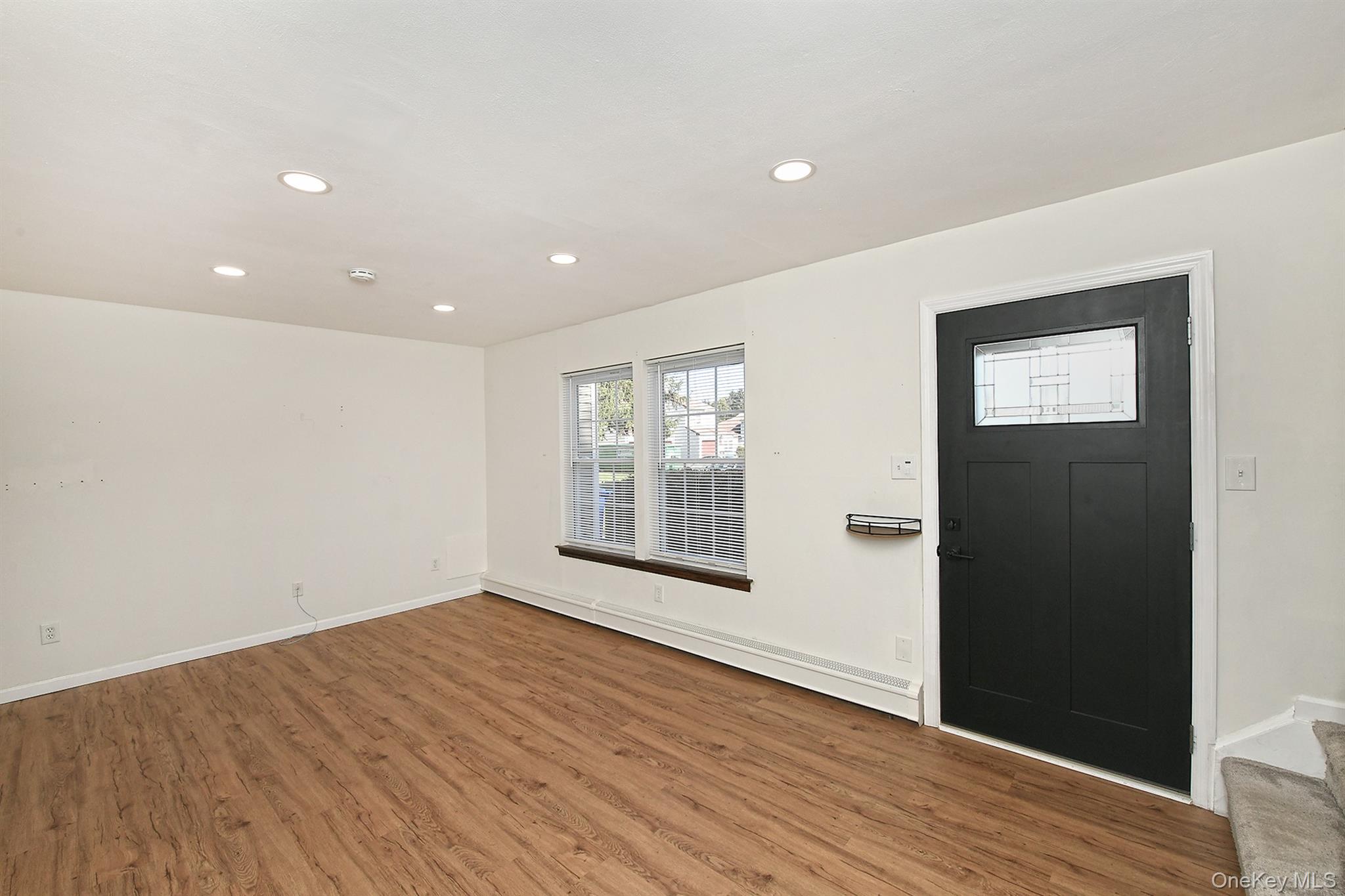 #4 photo, 8 Norfolk Court, Coram , NY 11727