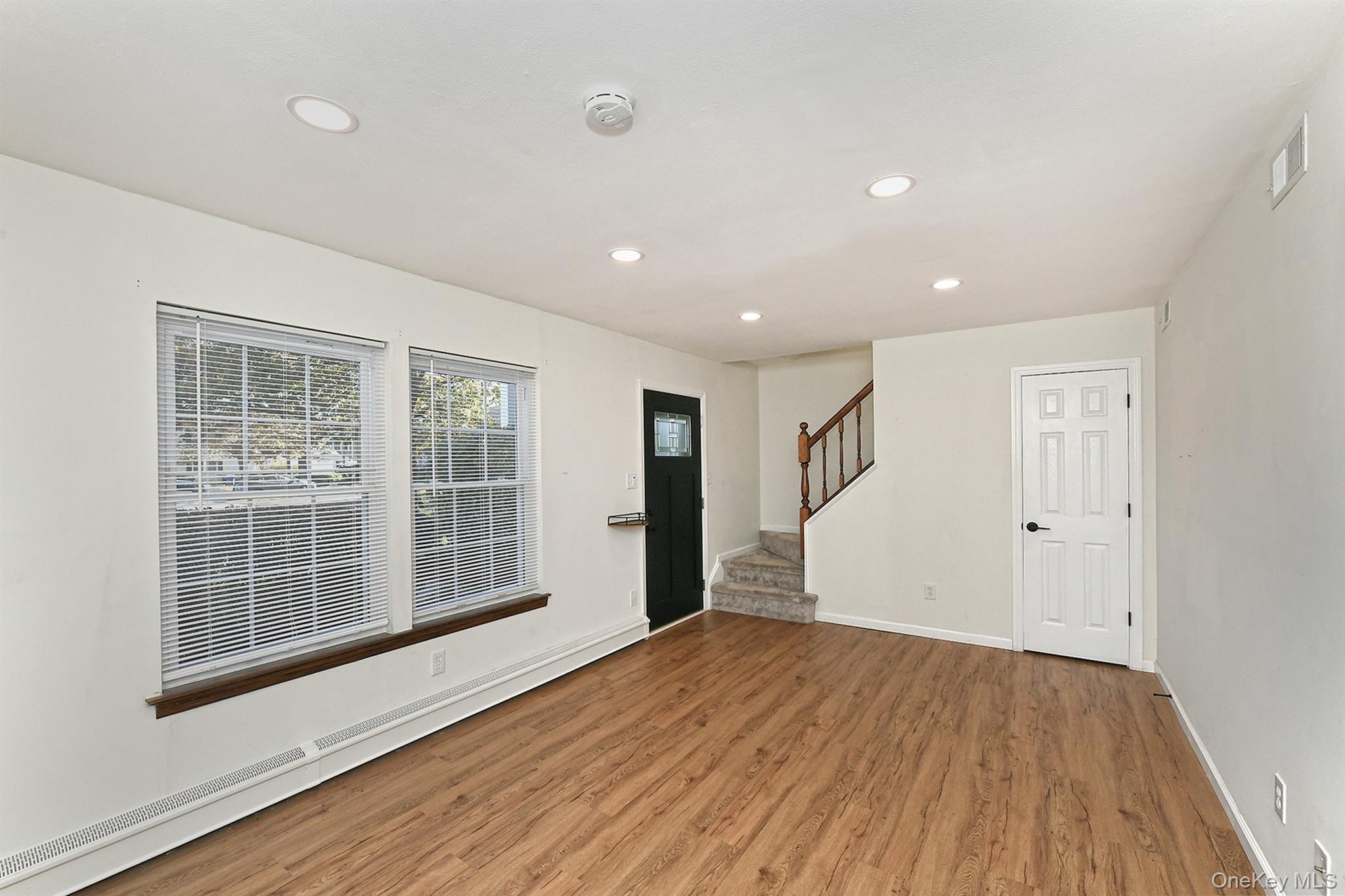 #5 photo, 8 Norfolk Court, Coram , NY 11727