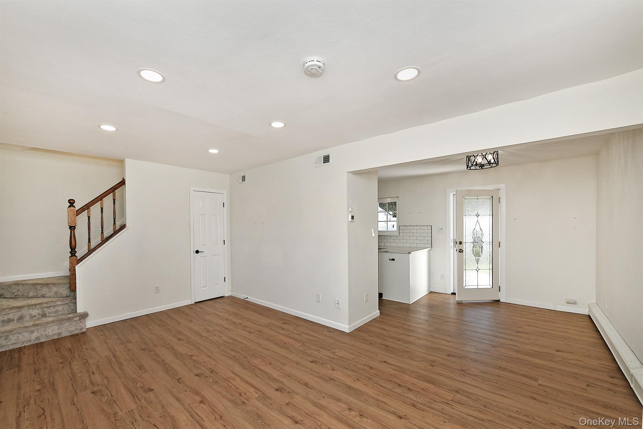 #7 photo, 8 Norfolk Court, Coram , NY 11727