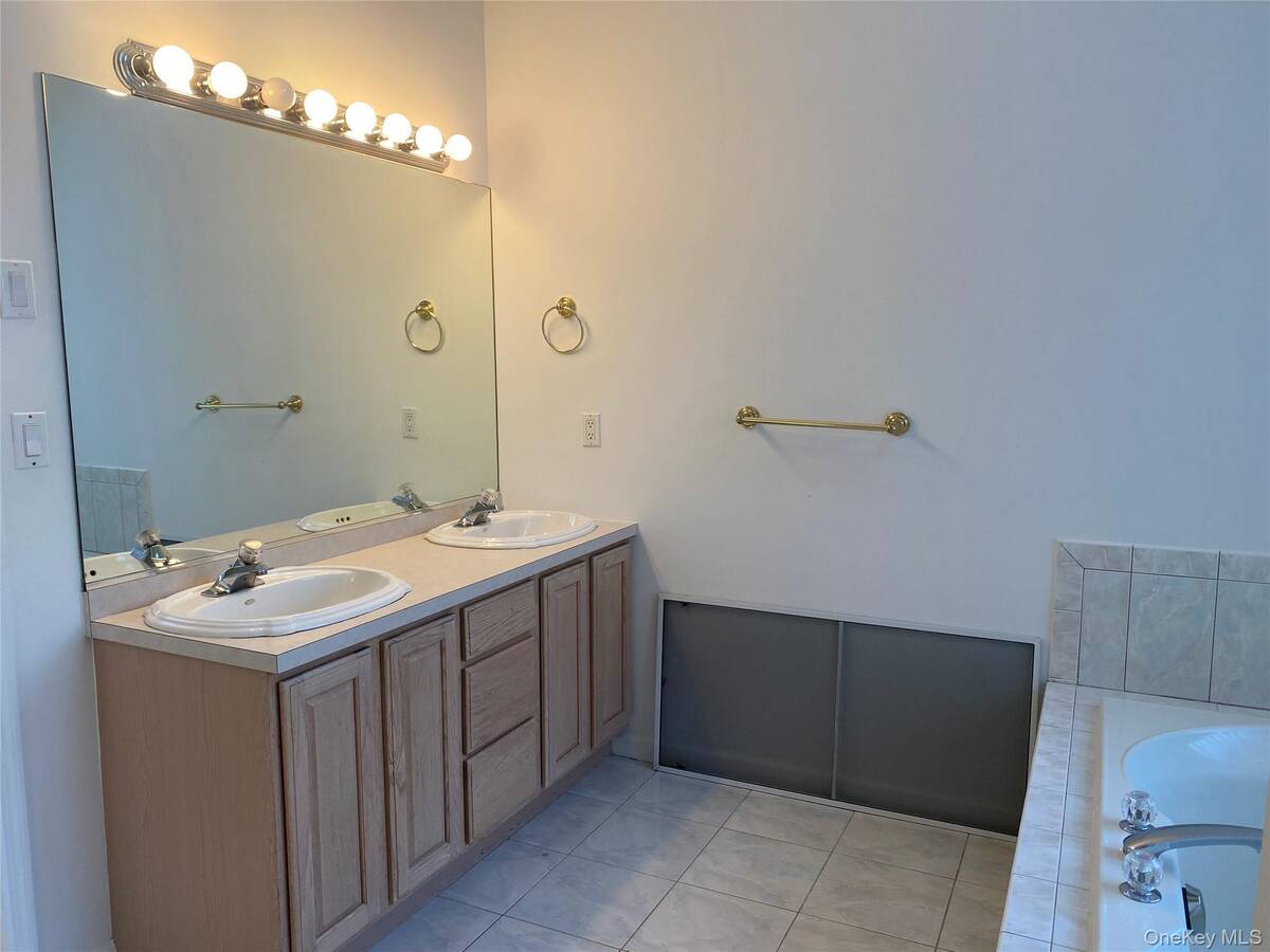 #18 photo, 1 Pal Court, サフォーク郡 Shoreham , NY 11786